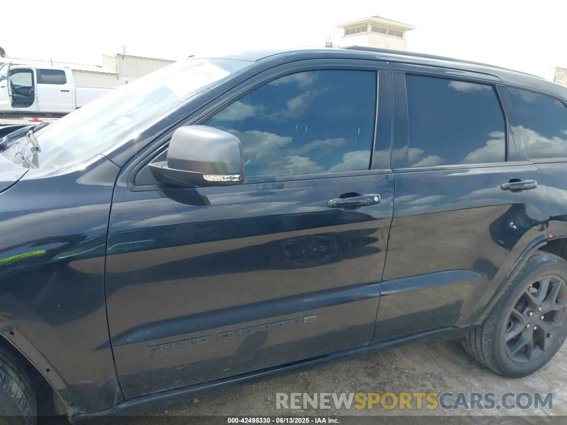 15 Photograph of a damaged car 1C4RJFBG2MC710362 JEEP GRAND CHEROKEE 2021