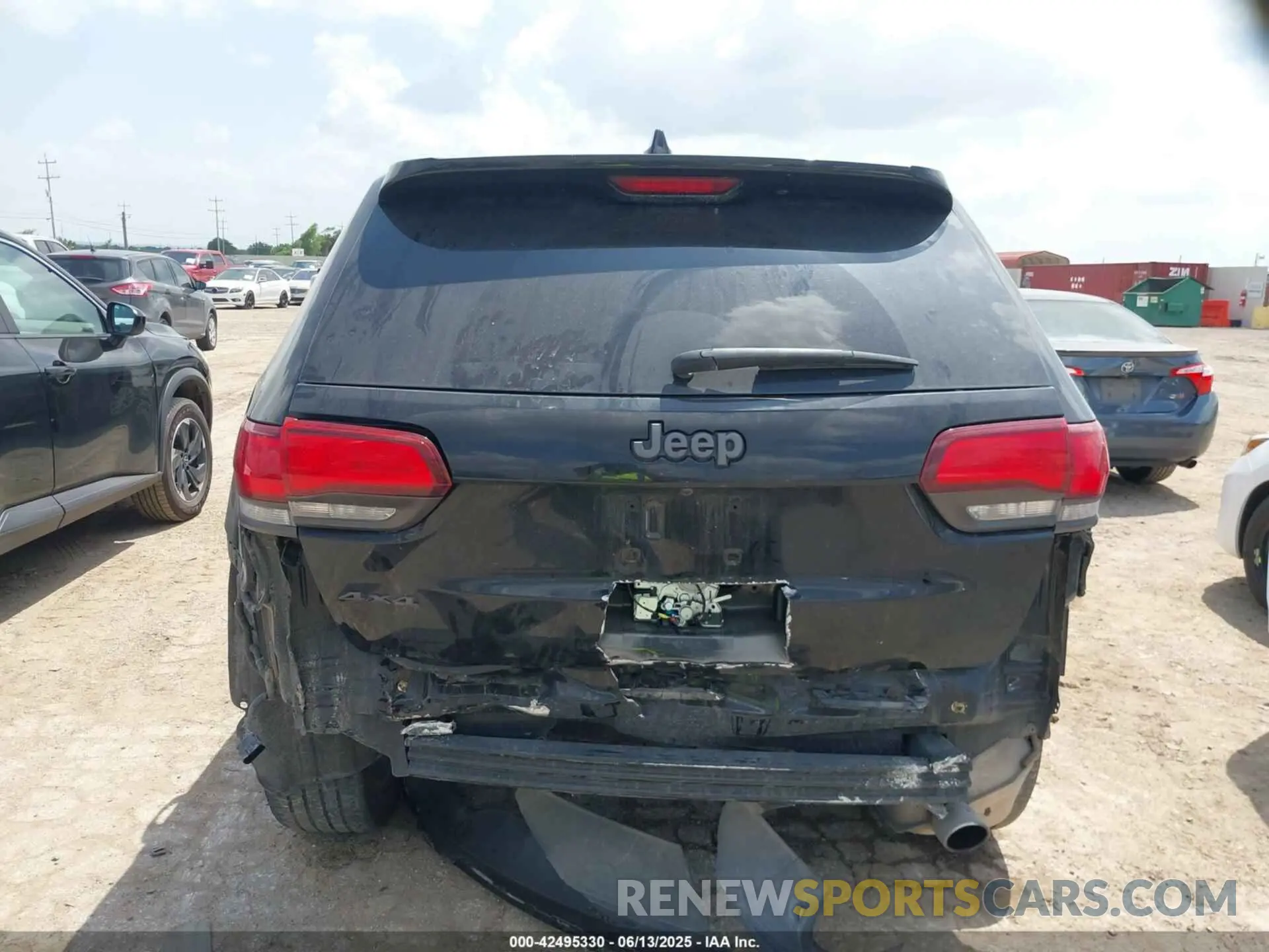 17 Photograph of a damaged car 1C4RJFBG2MC710362 JEEP GRAND CHEROKEE 2021