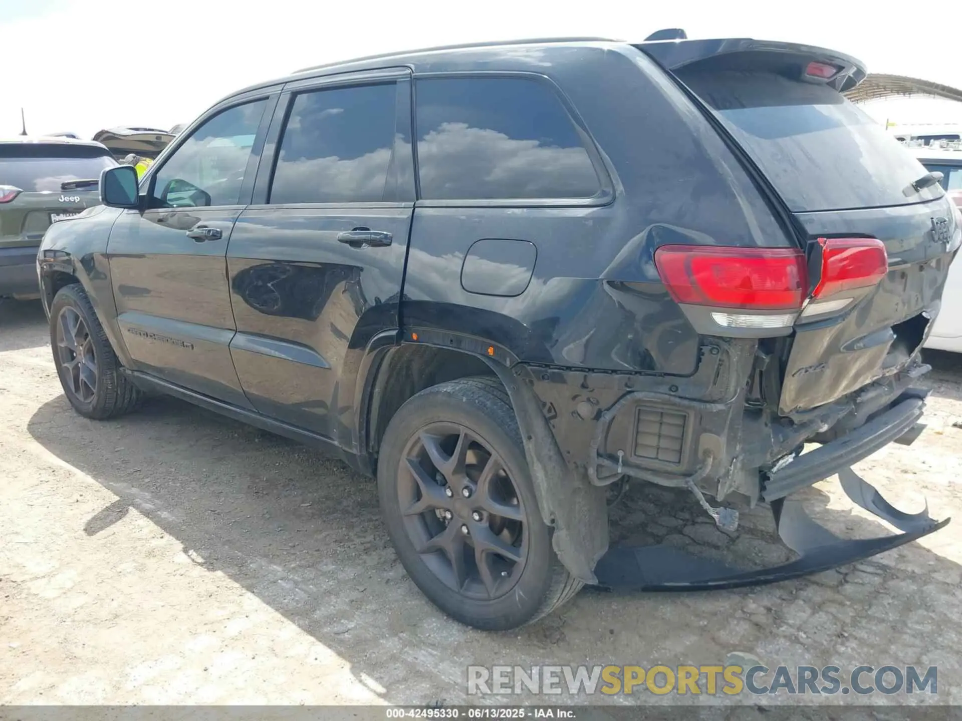 3 Photograph of a damaged car 1C4RJFBG2MC710362 JEEP GRAND CHEROKEE 2021
