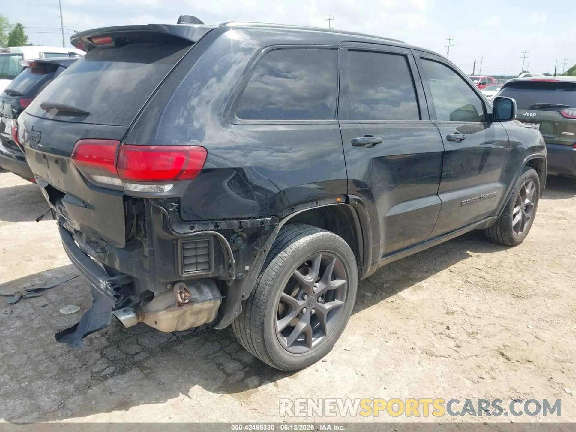 4 Photograph of a damaged car 1C4RJFBG2MC710362 JEEP GRAND CHEROKEE 2021
