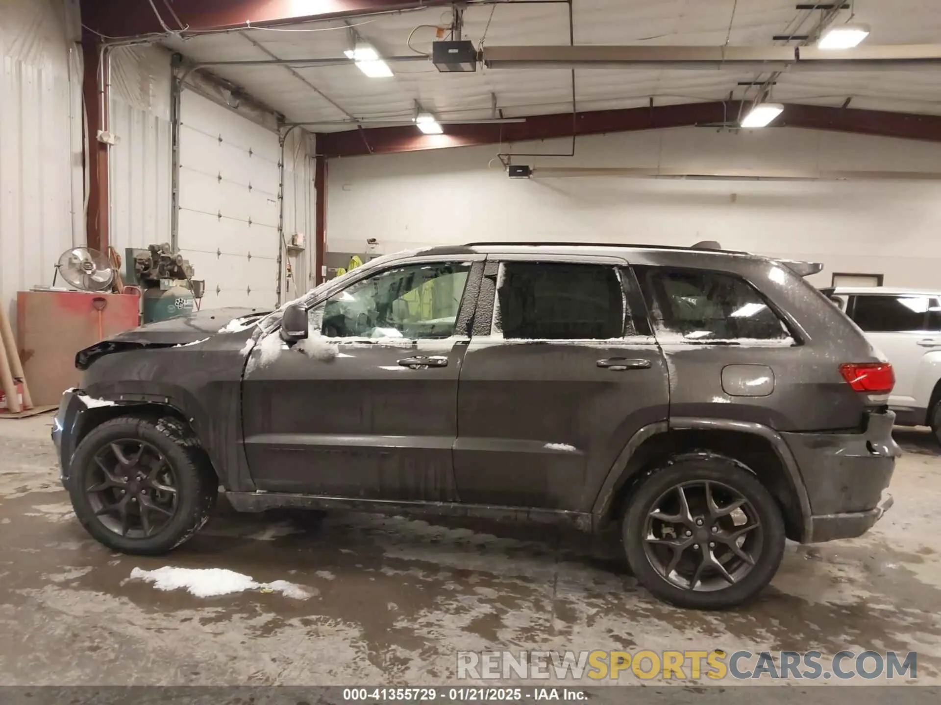 14 Photograph of a damaged car 1C4RJFBG2MC736010 JEEP GRAND CHEROKEE 2021