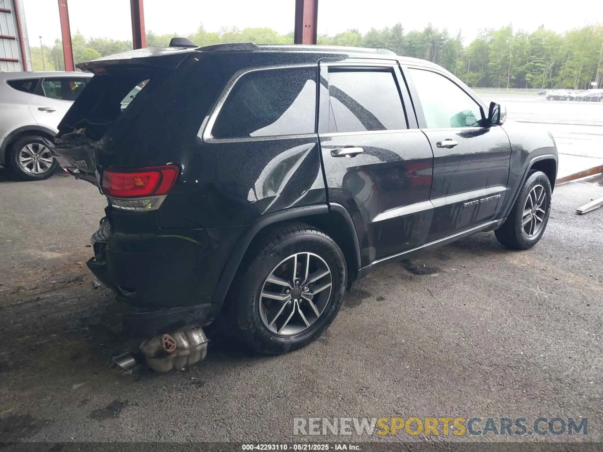 4 Photograph of a damaged car 1C4RJFBG2MC754779 JEEP GRAND CHEROKEE 2021