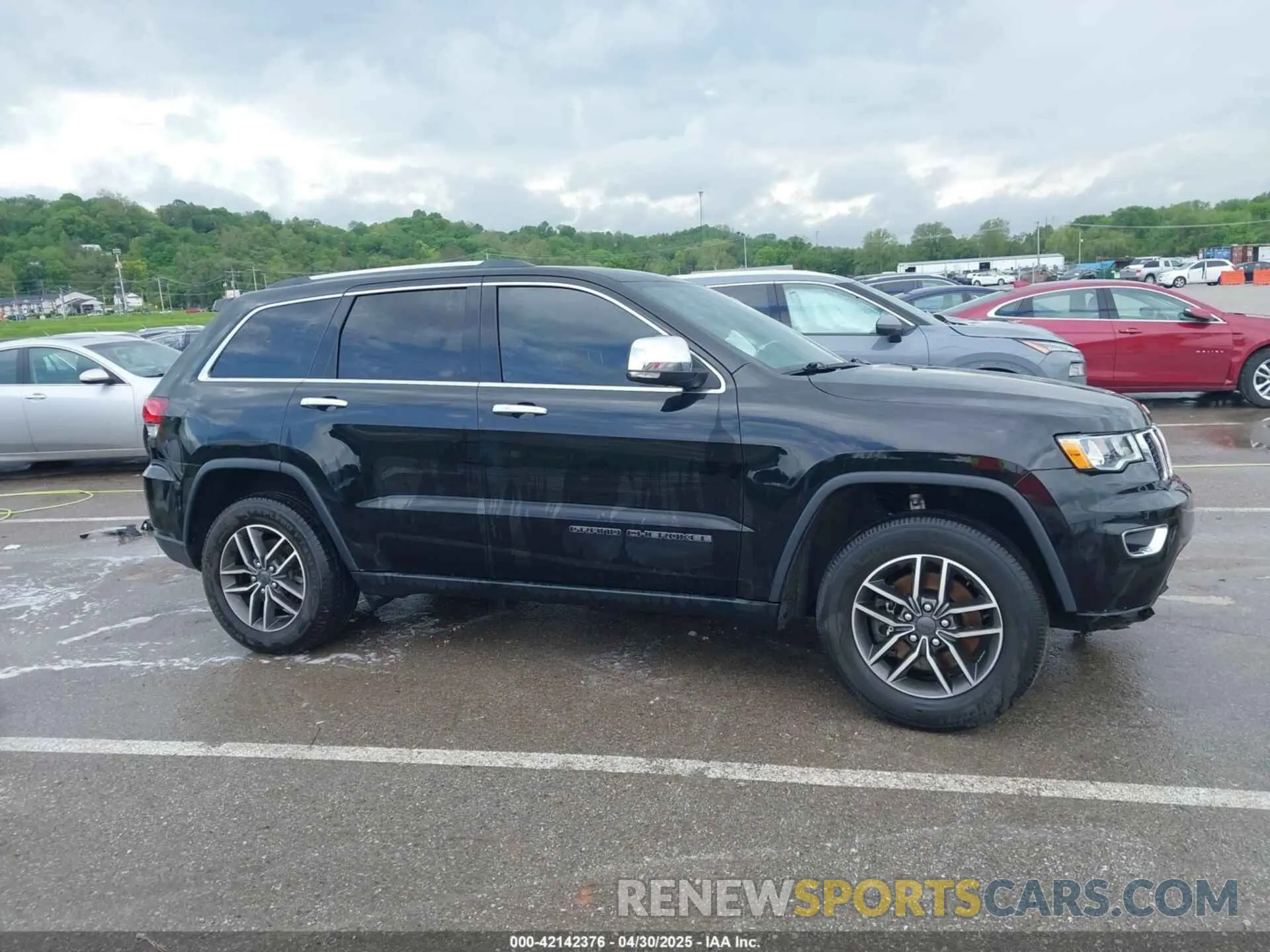 14 Photograph of a damaged car 1C4RJFBG2MC776068 JEEP GRAND CHEROKEE 2021