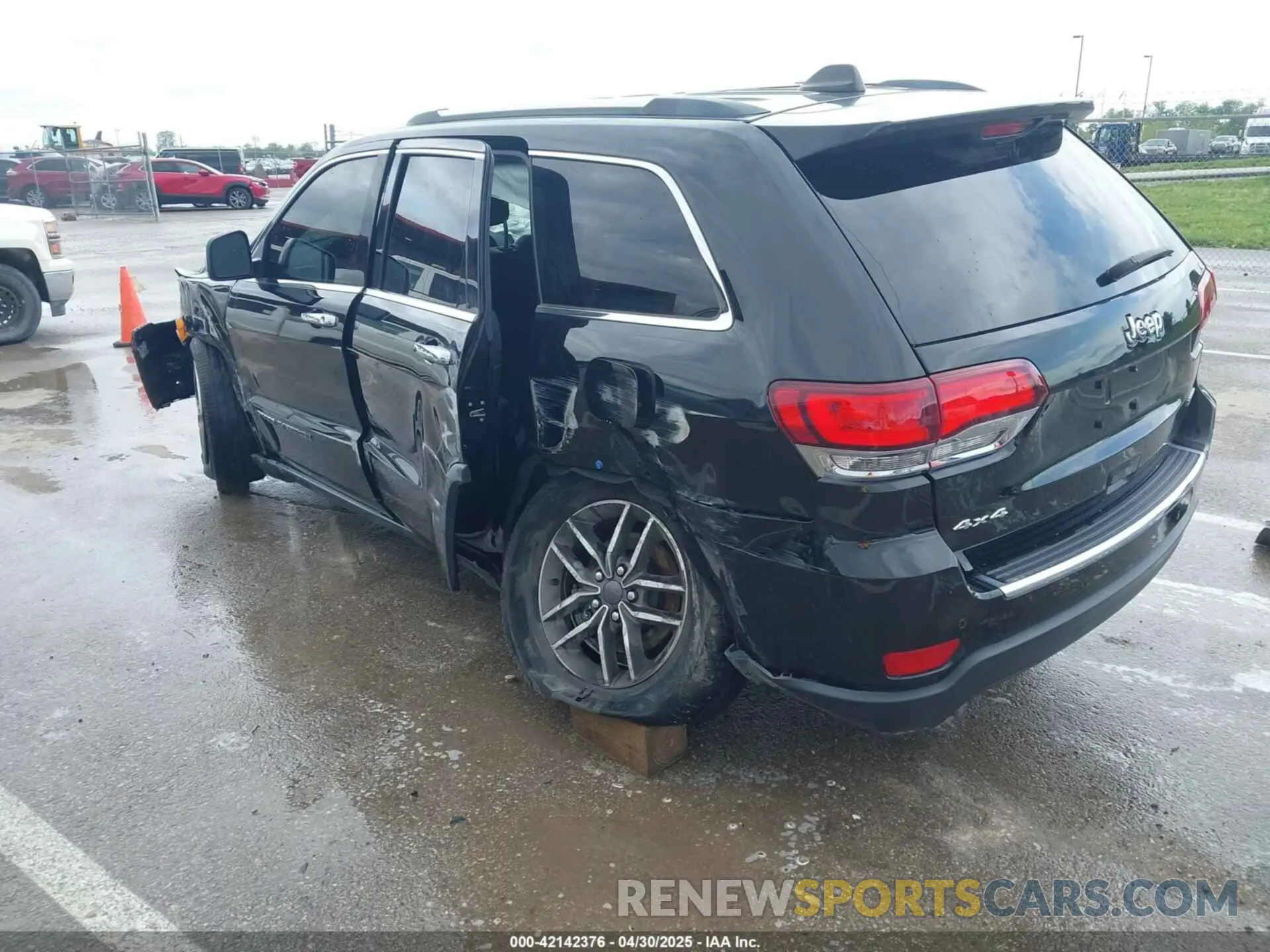 3 Photograph of a damaged car 1C4RJFBG2MC776068 JEEP GRAND CHEROKEE 2021