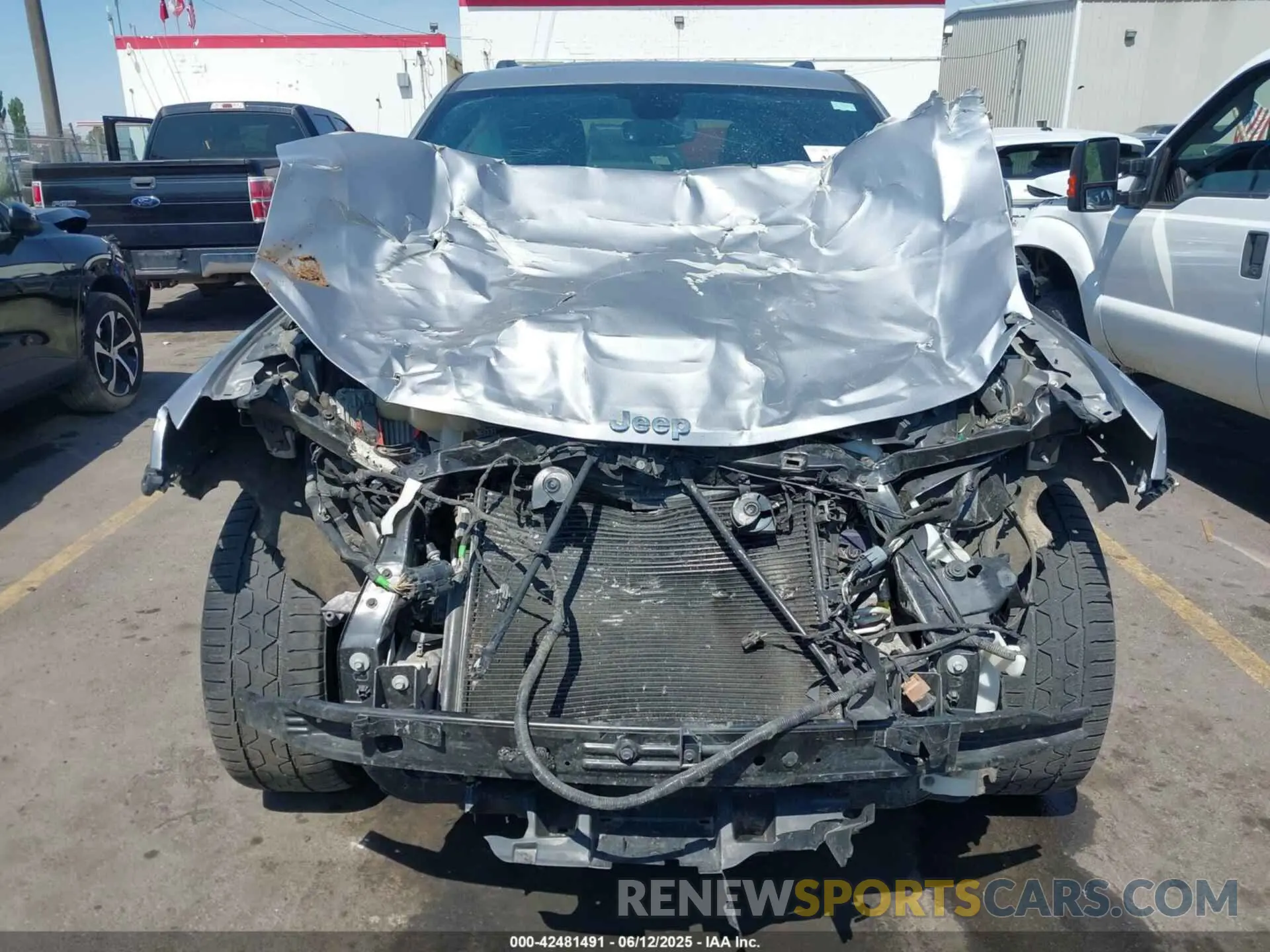 11 Photograph of a damaged car 1C4RJFBG2MC826872 JEEP GRAND CHEROKEE 2021