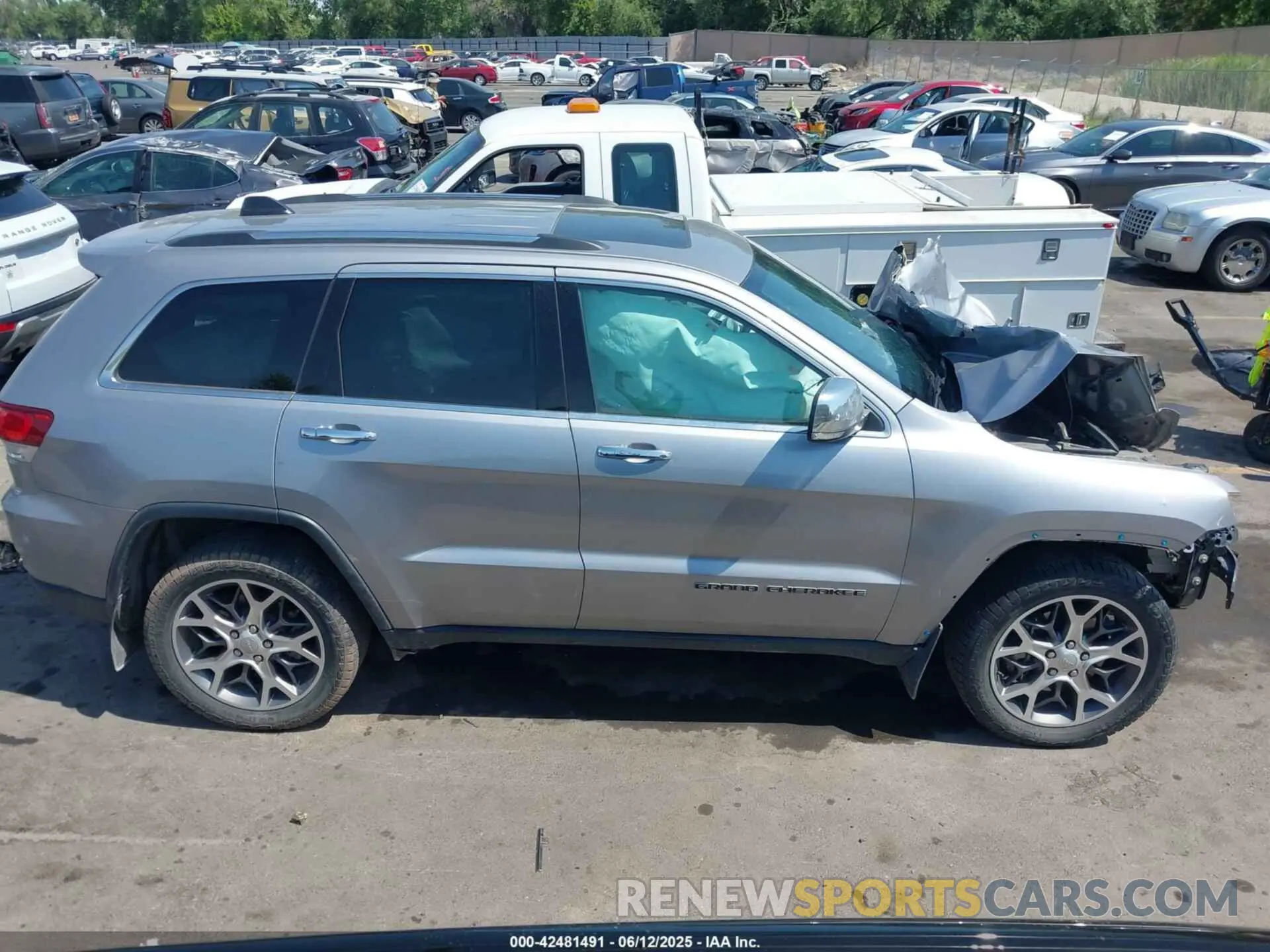 12 Photograph of a damaged car 1C4RJFBG2MC826872 JEEP GRAND CHEROKEE 2021