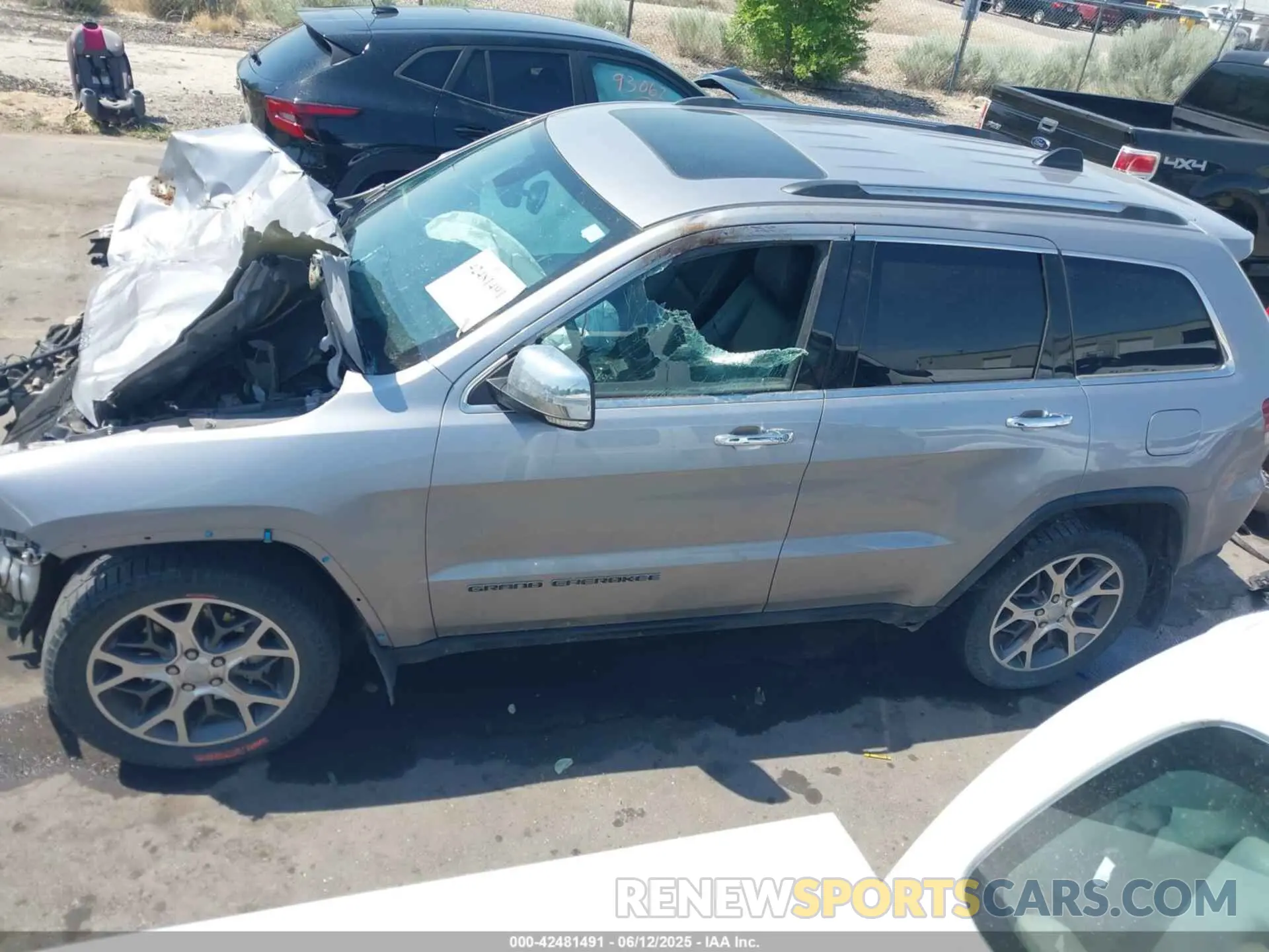 13 Photograph of a damaged car 1C4RJFBG2MC826872 JEEP GRAND CHEROKEE 2021