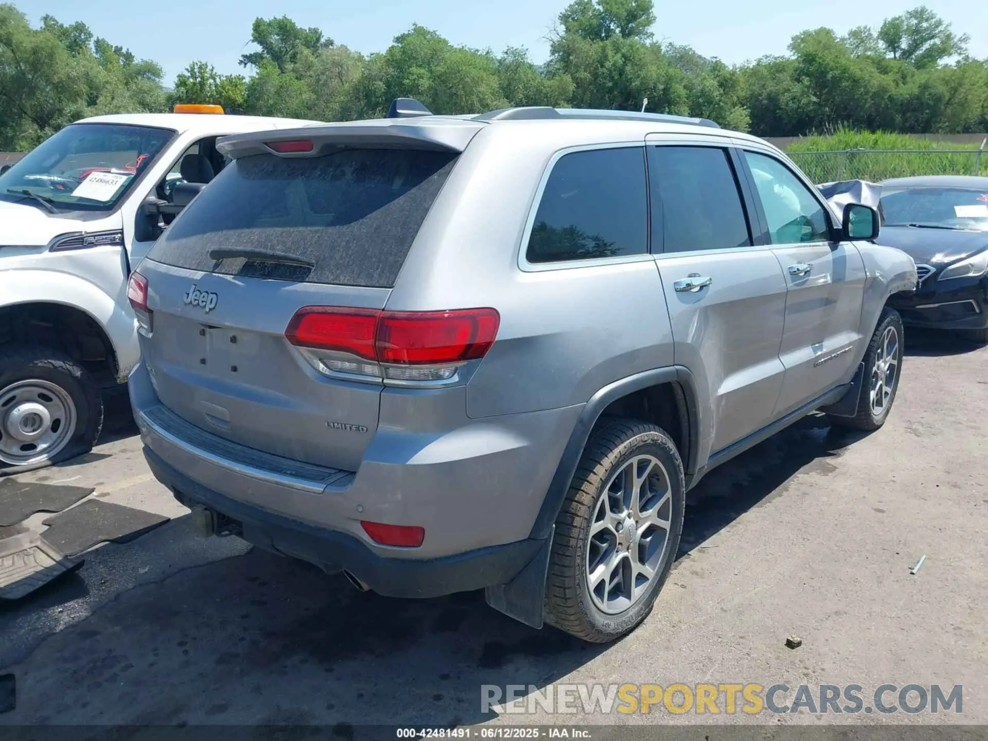 4 Photograph of a damaged car 1C4RJFBG2MC826872 JEEP GRAND CHEROKEE 2021