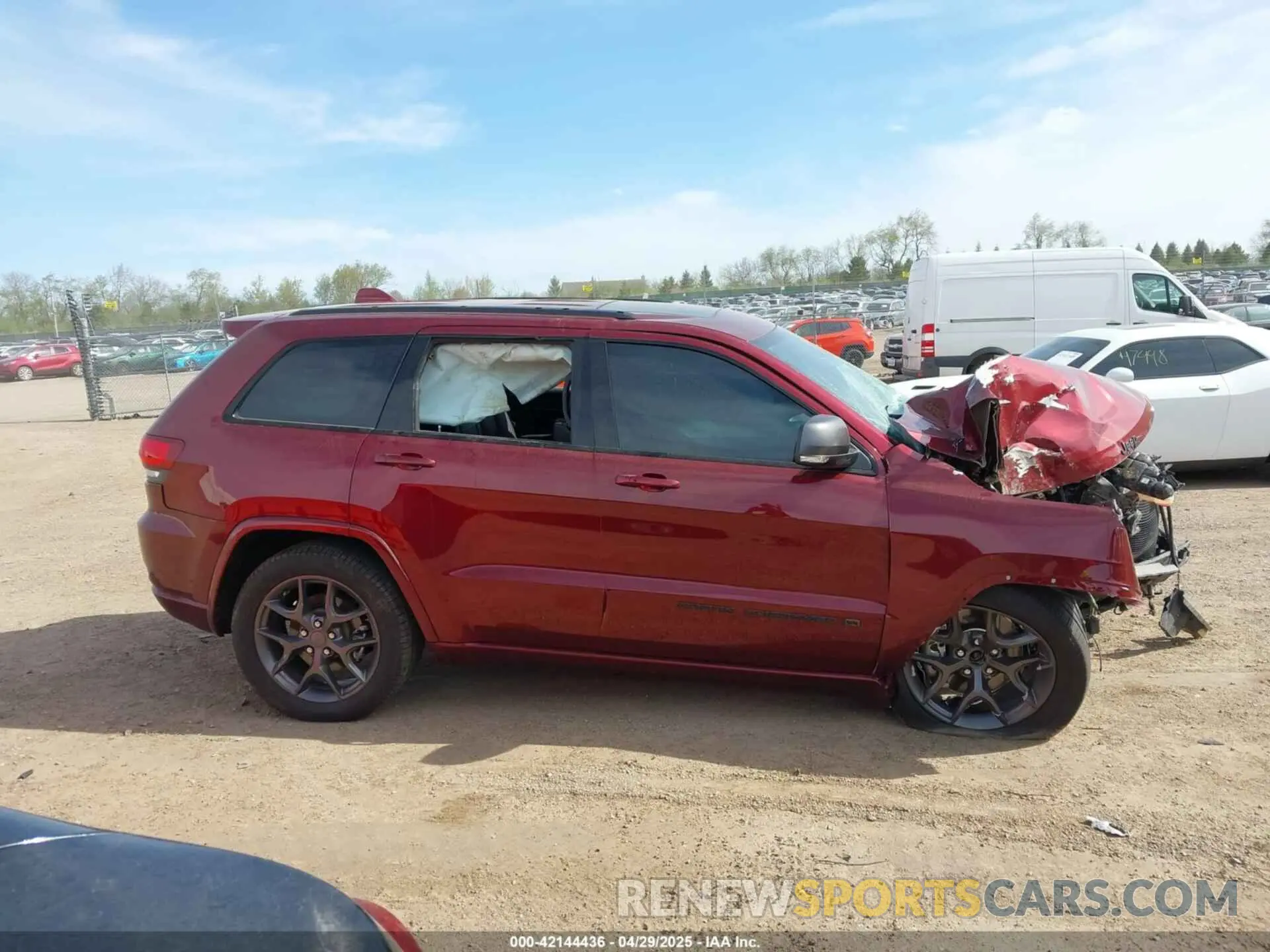 14 Photograph of a damaged car 1C4RJFBG2MC858107 JEEP GRAND CHEROKEE 2021