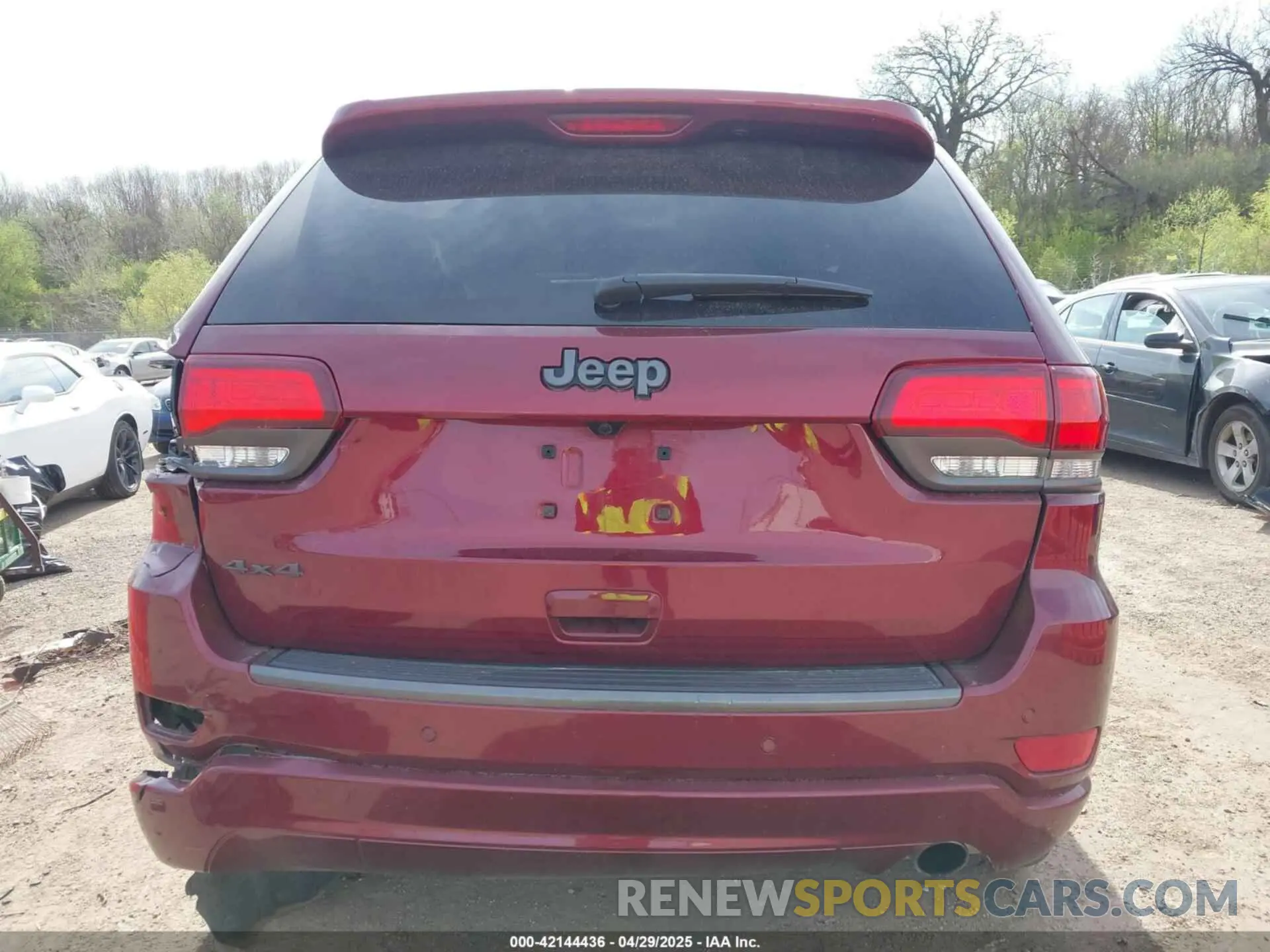 17 Photograph of a damaged car 1C4RJFBG2MC858107 JEEP GRAND CHEROKEE 2021
