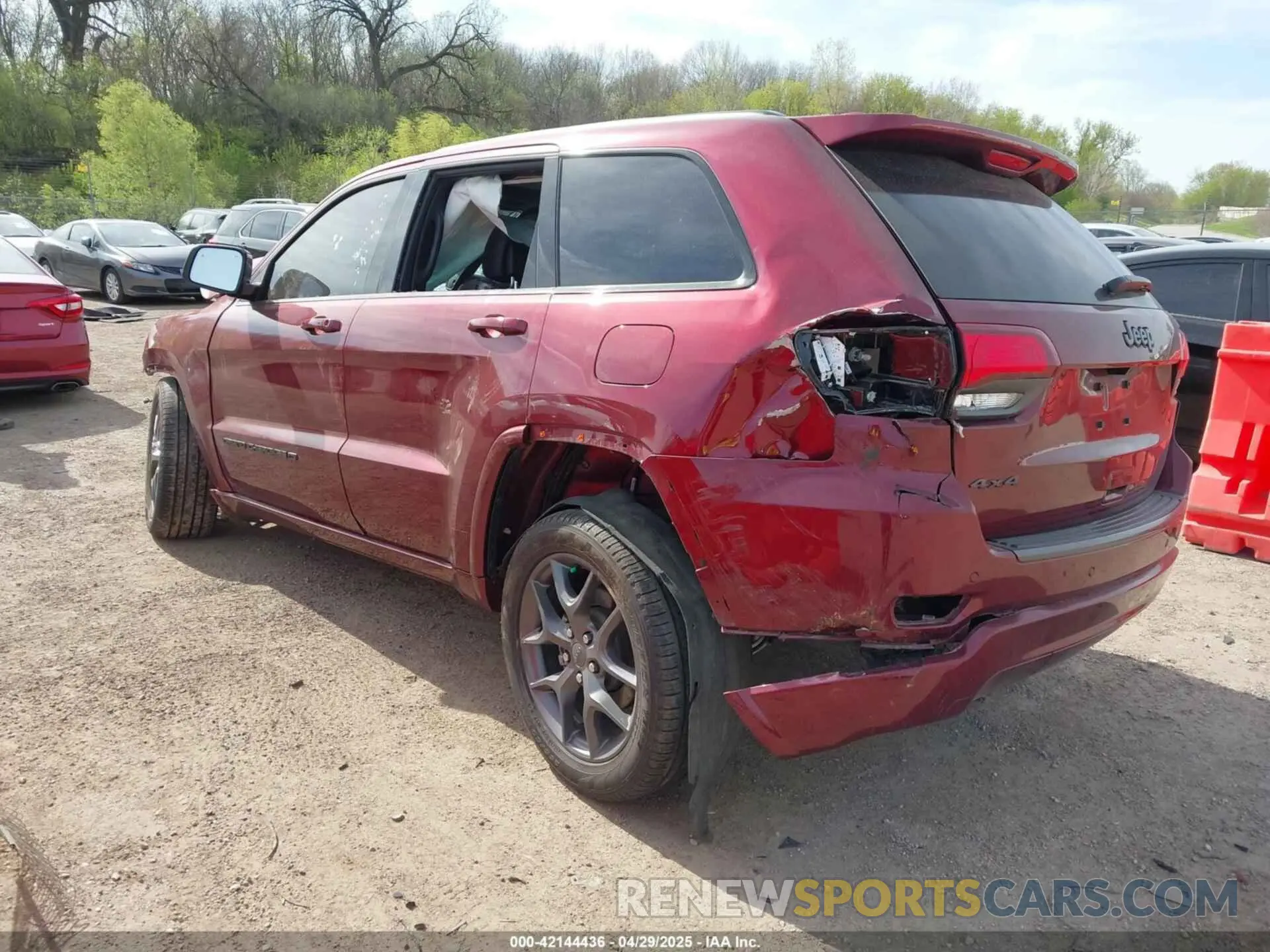 3 Photograph of a damaged car 1C4RJFBG2MC858107 JEEP GRAND CHEROKEE 2021