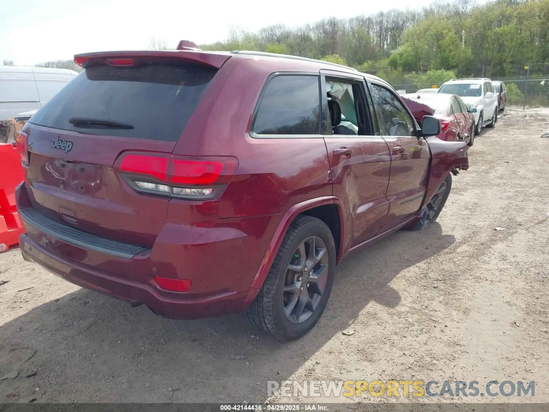4 Photograph of a damaged car 1C4RJFBG2MC858107 JEEP GRAND CHEROKEE 2021