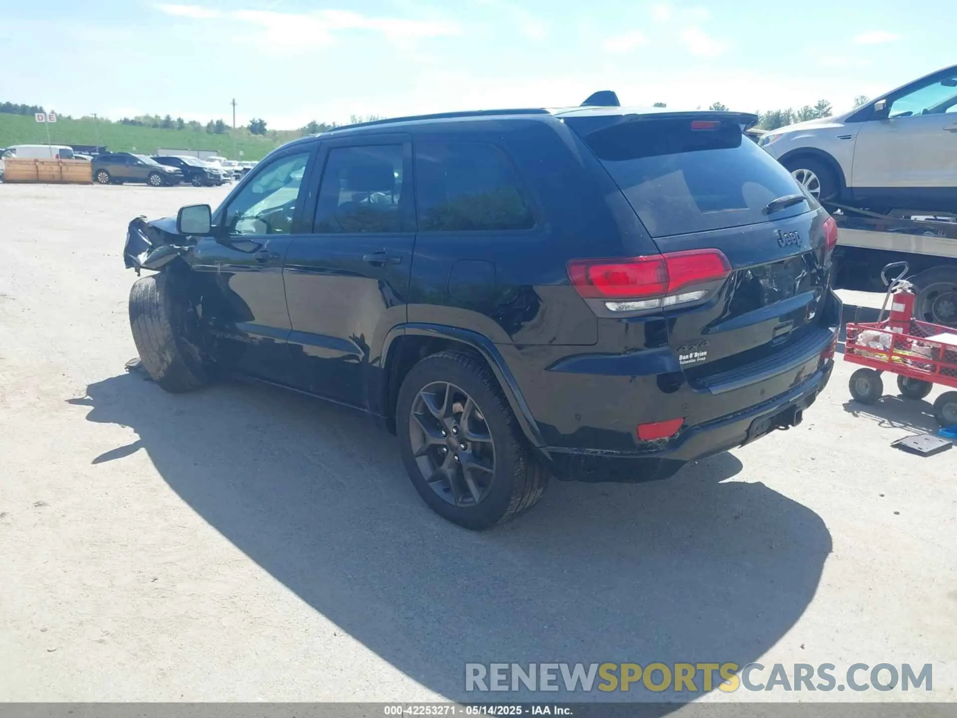 3 Photograph of a damaged car 1C4RJFBG3MC559693 JEEP GRAND CHEROKEE 2021