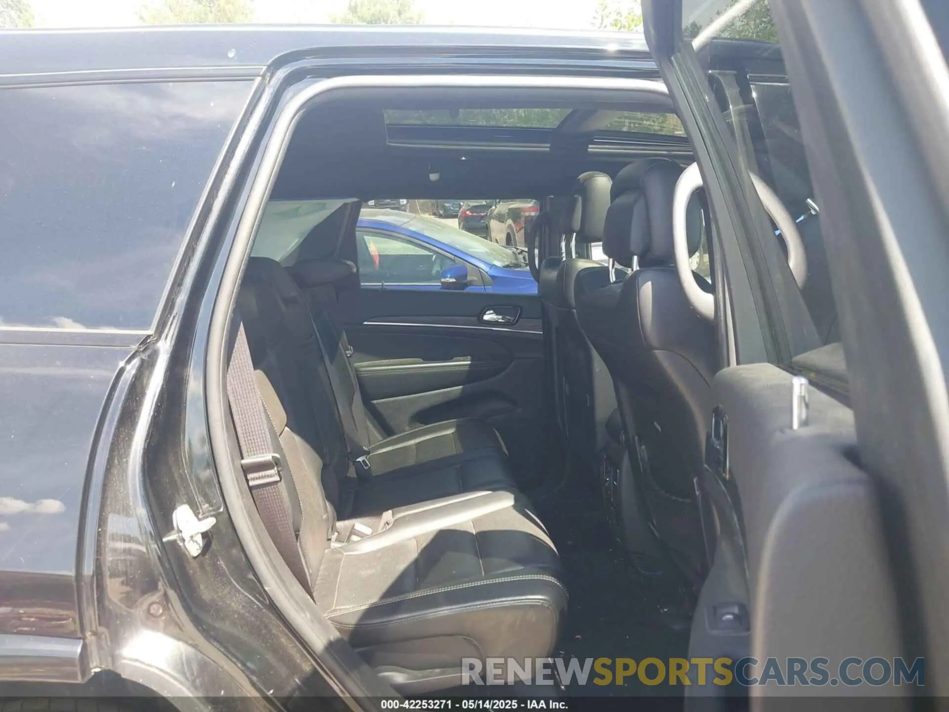 8 Photograph of a damaged car 1C4RJFBG3MC559693 JEEP GRAND CHEROKEE 2021