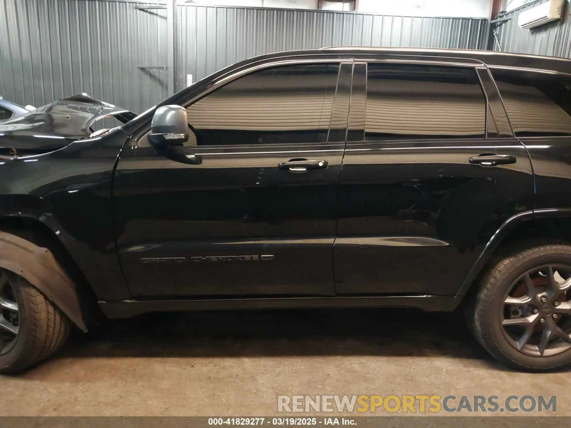 14 Photograph of a damaged car 1C4RJFBG3MC562643 JEEP GRAND CHEROKEE 2021