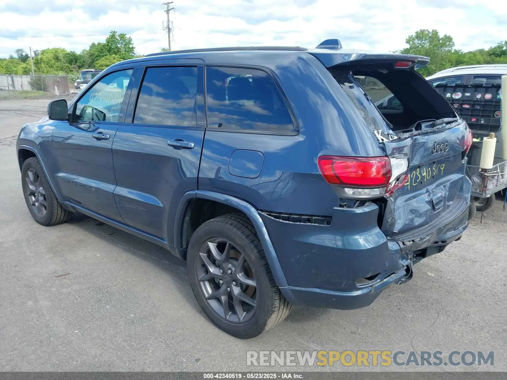 3 Photograph of a damaged car 1C4RJFBG3MC810728 JEEP GRAND CHEROKEE 2021