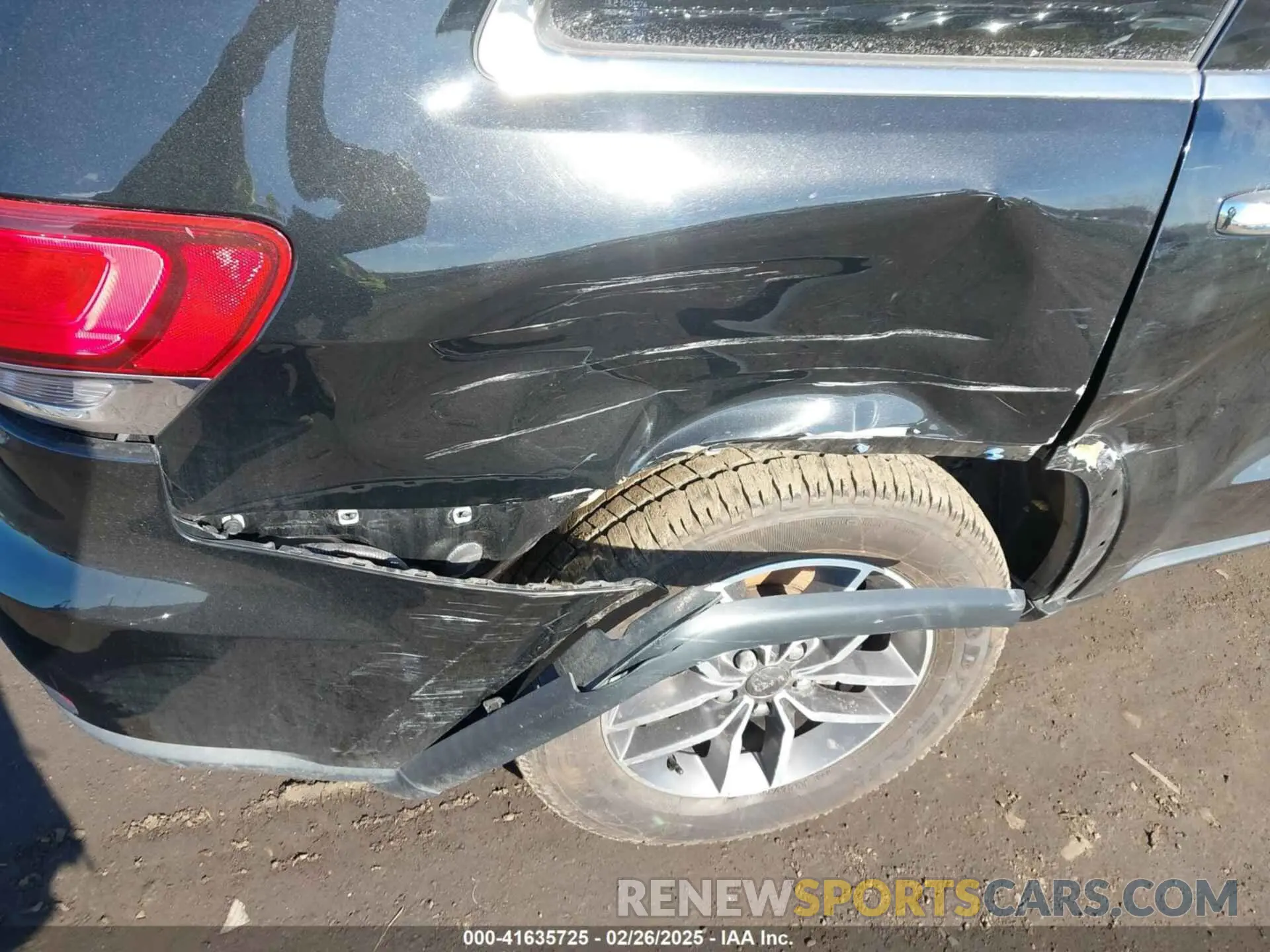 19 Photograph of a damaged car 1C4RJFBG4MC504136 JEEP GRAND CHEROKEE 2021