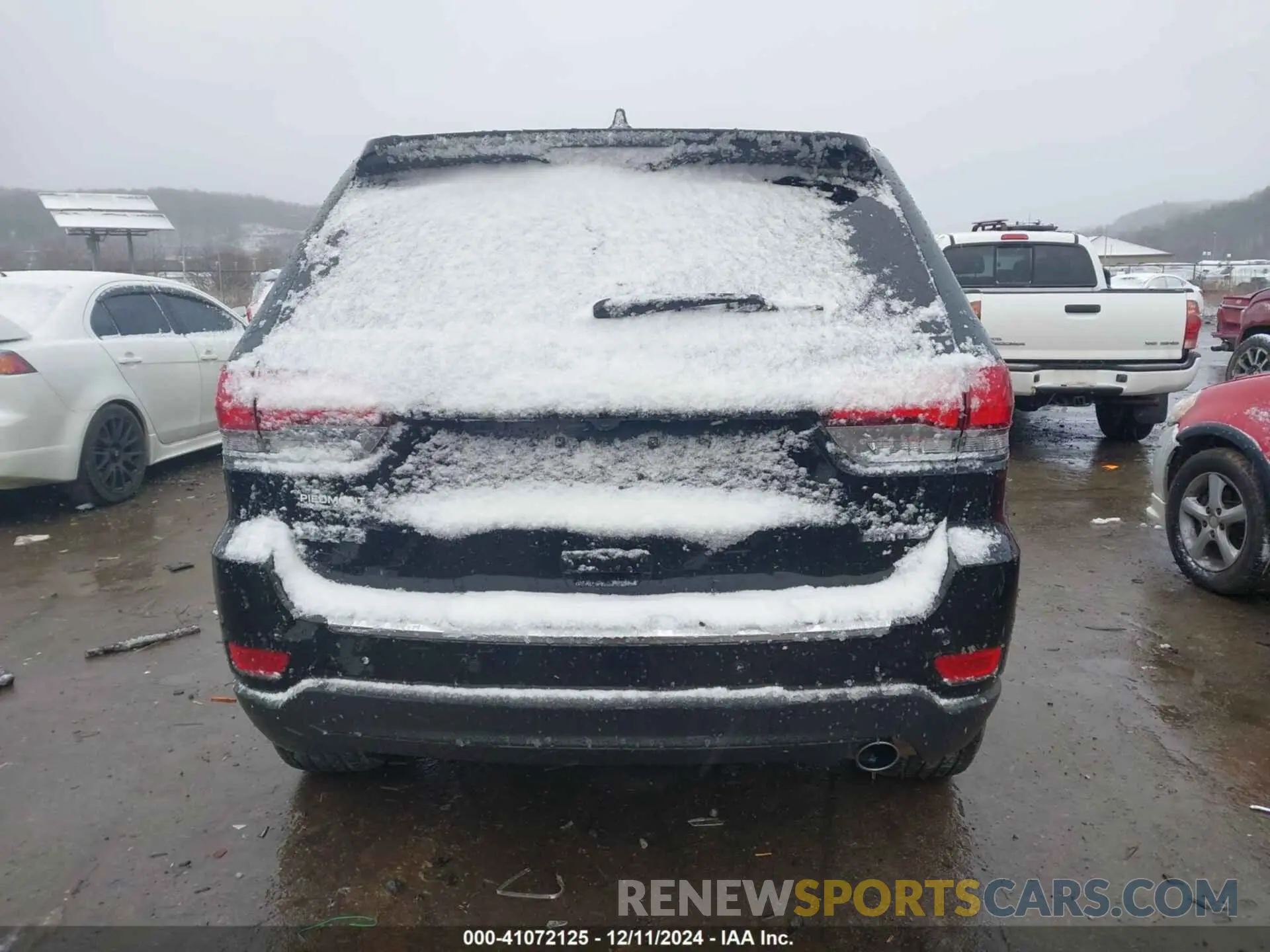 17 Photograph of a damaged car 1C4RJFBG4MC510082 JEEP GRAND CHEROKEE 2021