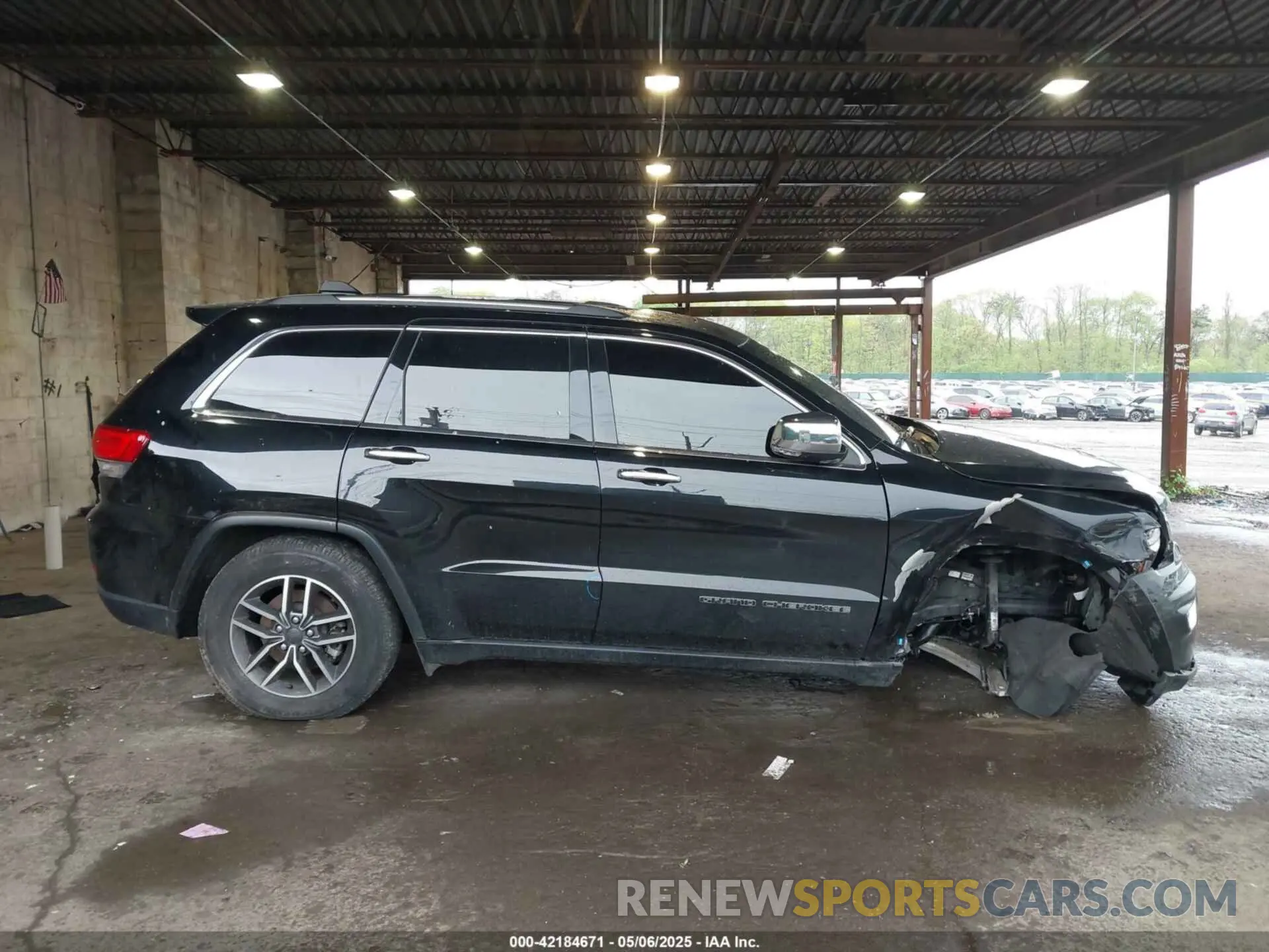 14 Photograph of a damaged car 1C4RJFBG4MC532471 JEEP GRAND CHEROKEE 2021