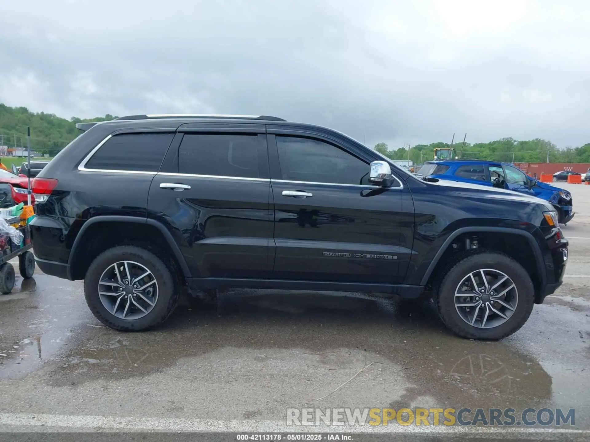 13 Photograph of a damaged car 1C4RJFBG4MC537914 JEEP GRAND CHEROKEE 2021