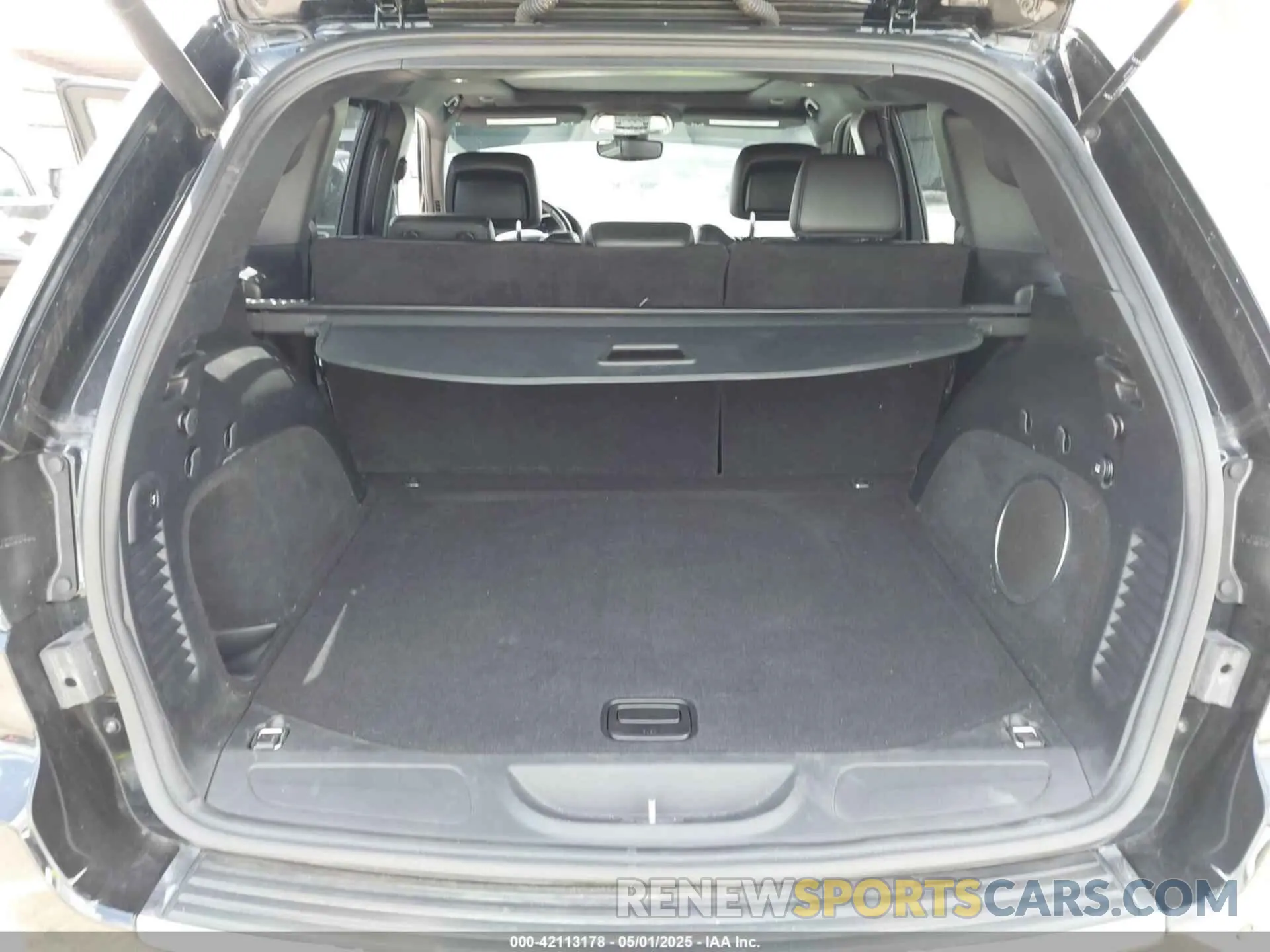 17 Photograph of a damaged car 1C4RJFBG4MC537914 JEEP GRAND CHEROKEE 2021