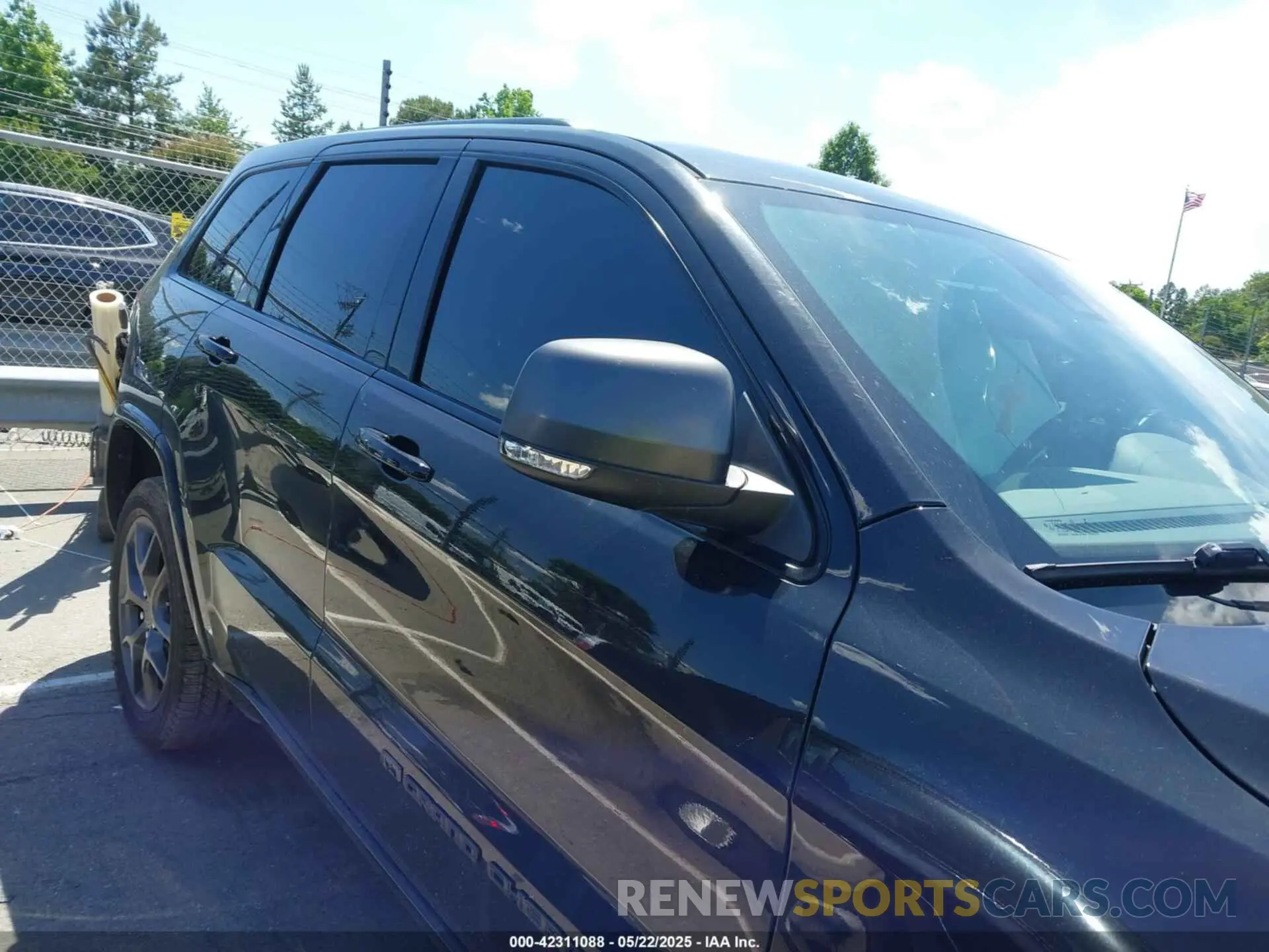 13 Photograph of a damaged car 1C4RJFBG4MC666557 JEEP GRAND CHEROKEE 2021