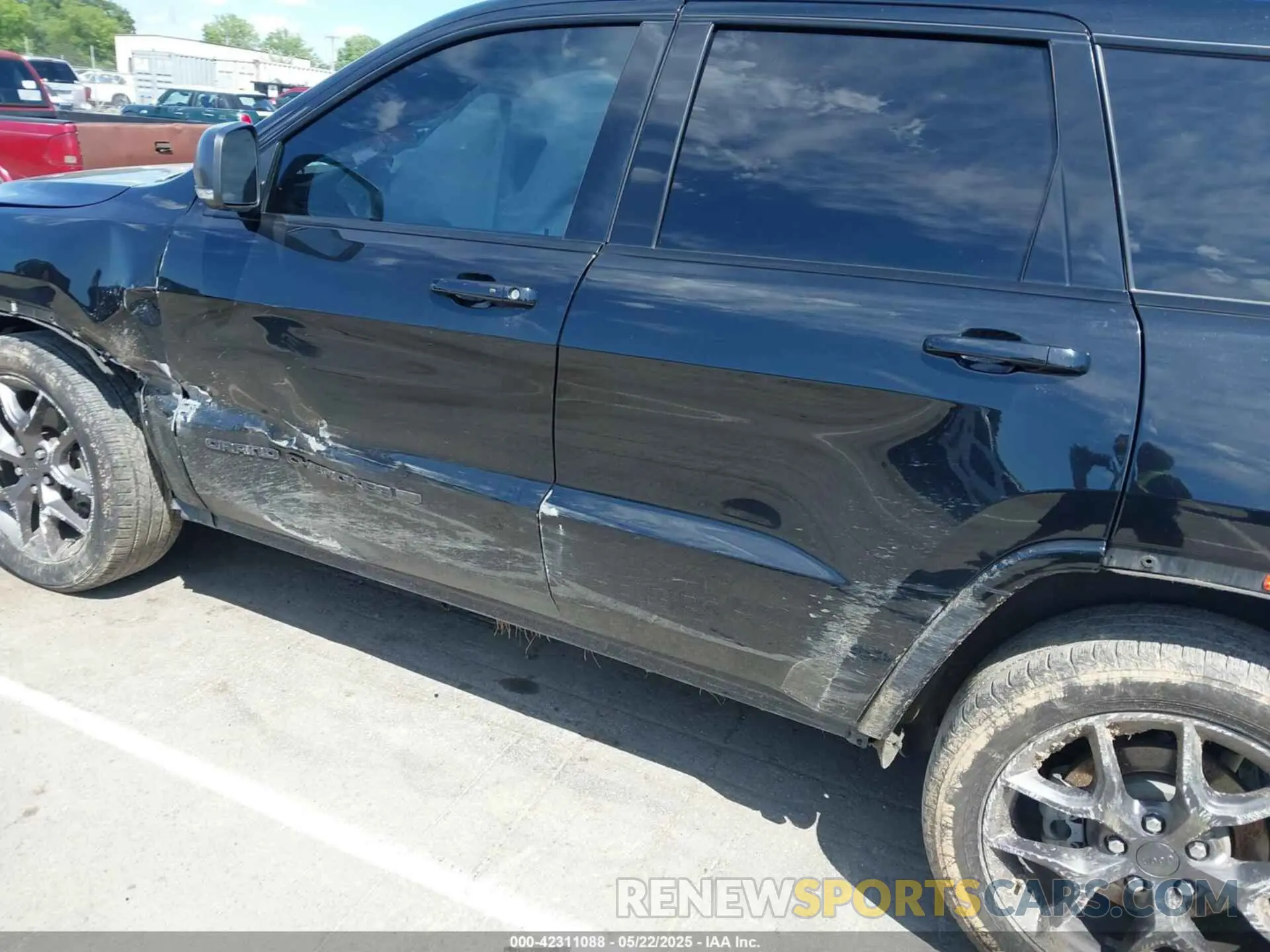 14 Photograph of a damaged car 1C4RJFBG4MC666557 JEEP GRAND CHEROKEE 2021