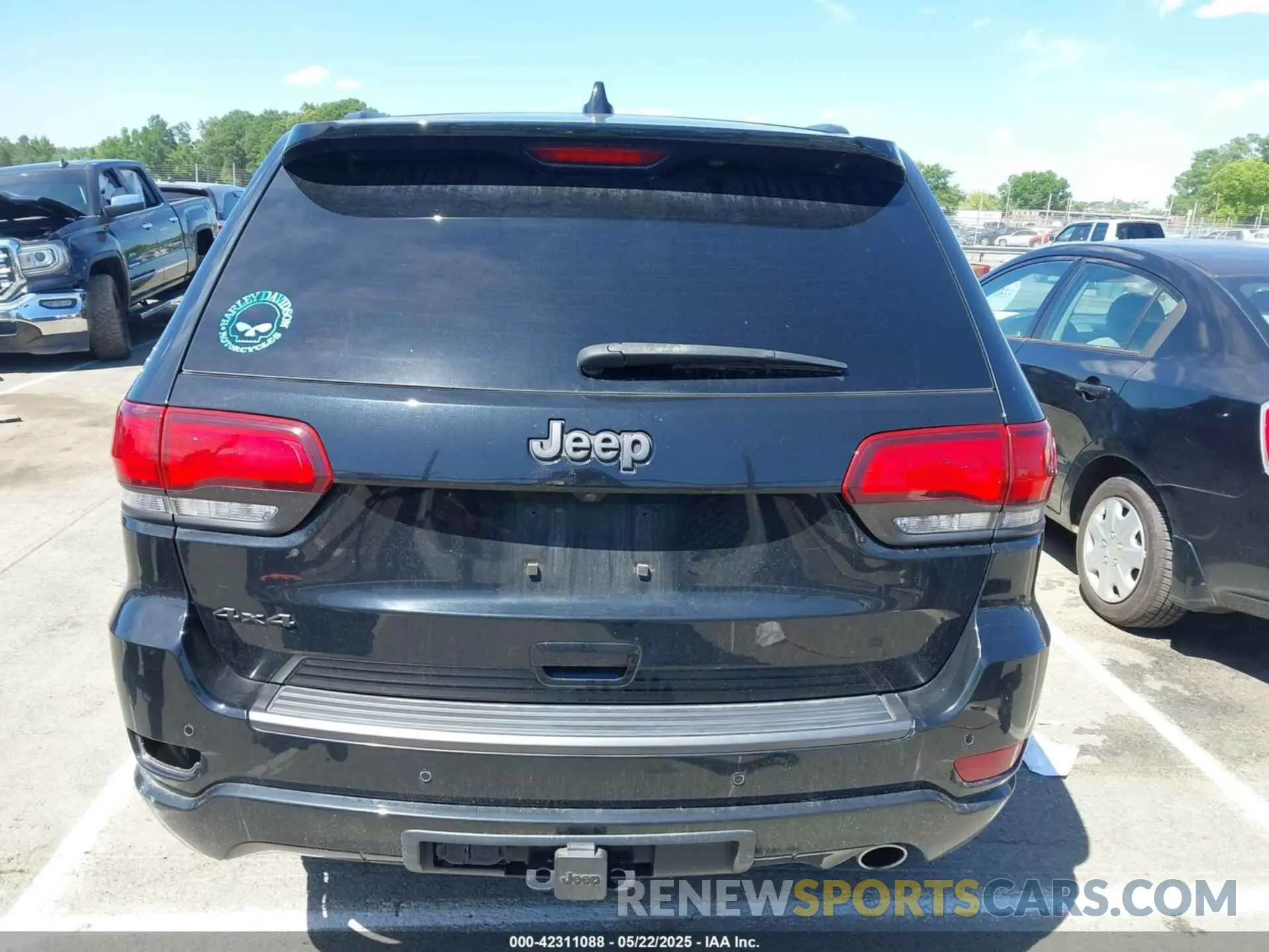 16 Photograph of a damaged car 1C4RJFBG4MC666557 JEEP GRAND CHEROKEE 2021