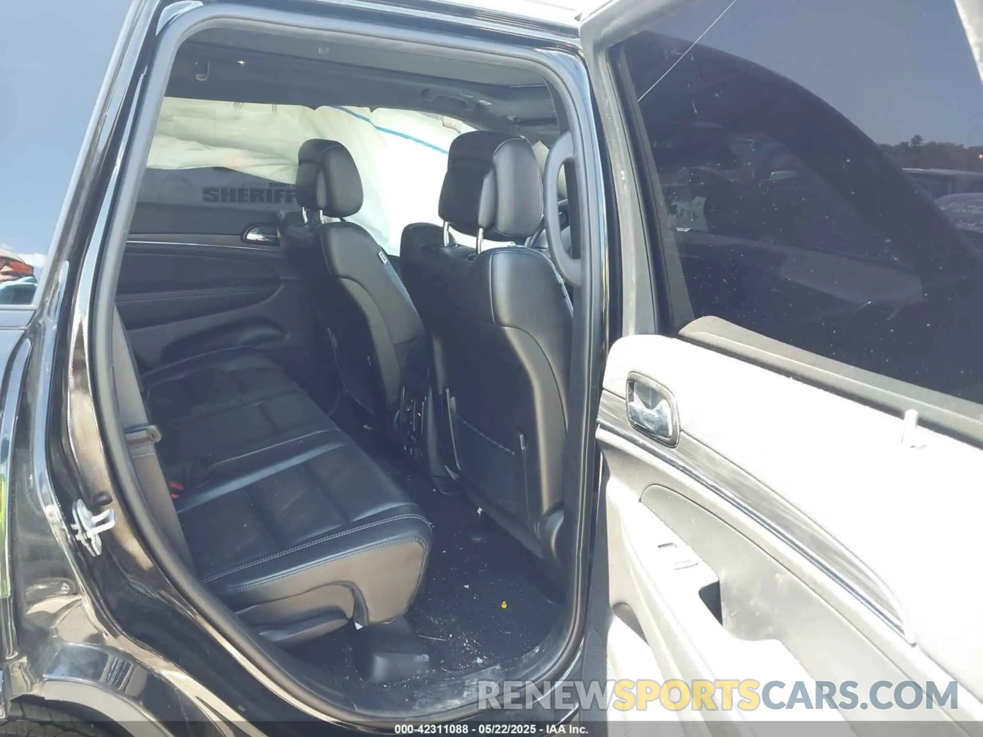 8 Photograph of a damaged car 1C4RJFBG4MC666557 JEEP GRAND CHEROKEE 2021