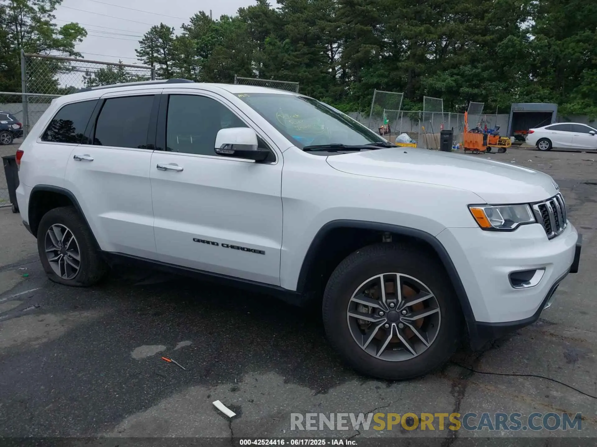 1 Photograph of a damaged car 1C4RJFBG4MC754895 JEEP GRAND CHEROKEE 2021