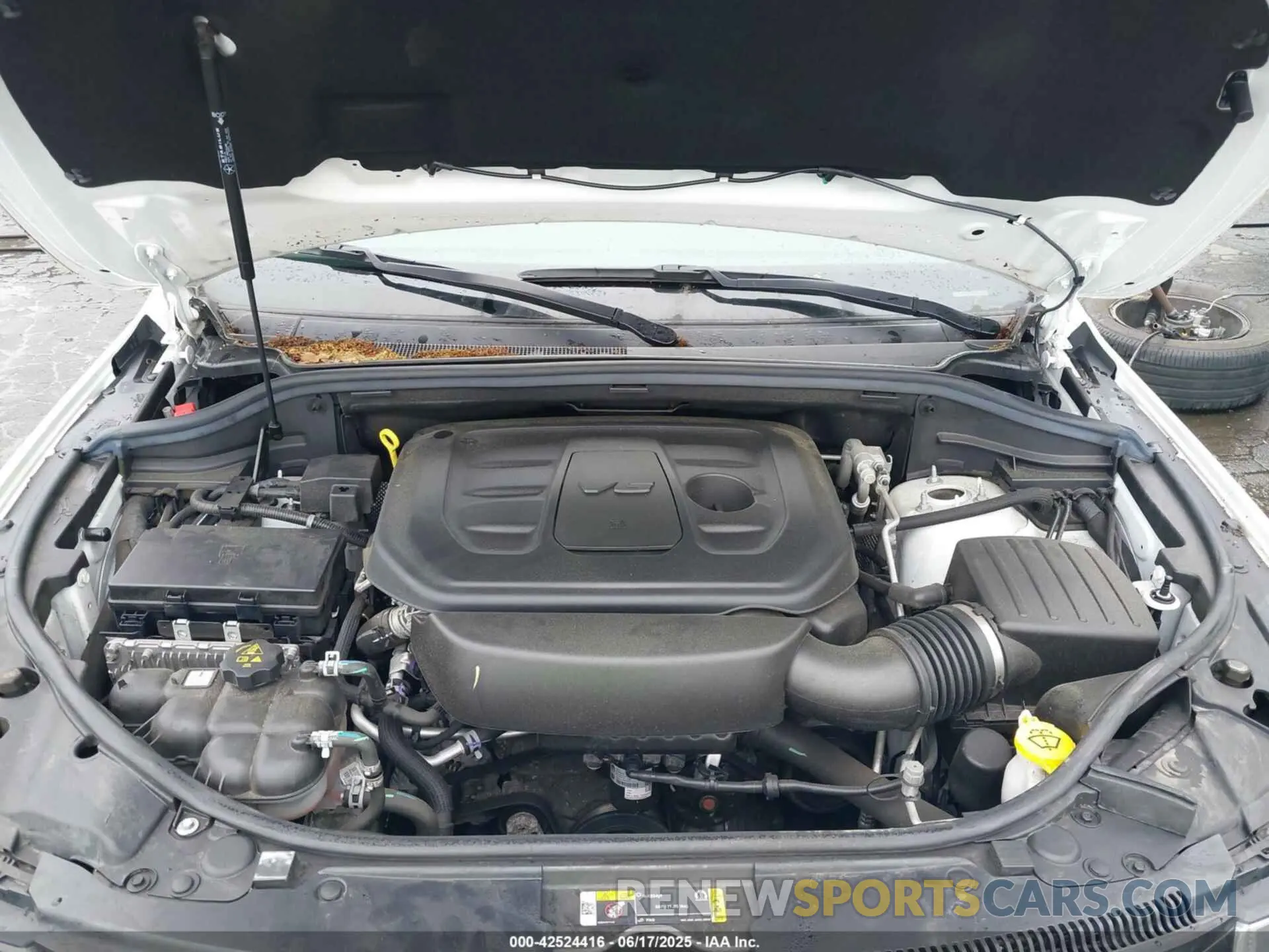 10 Photograph of a damaged car 1C4RJFBG4MC754895 JEEP GRAND CHEROKEE 2021
