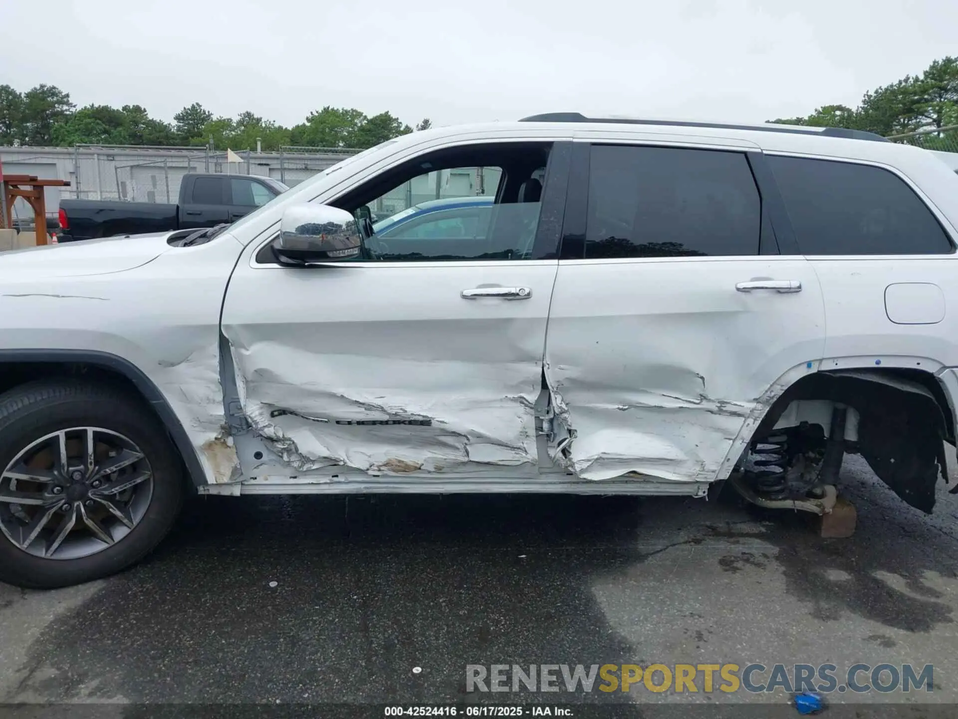 15 Photograph of a damaged car 1C4RJFBG4MC754895 JEEP GRAND CHEROKEE 2021
