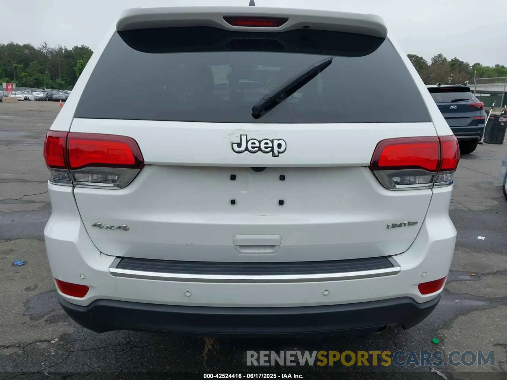 17 Photograph of a damaged car 1C4RJFBG4MC754895 JEEP GRAND CHEROKEE 2021