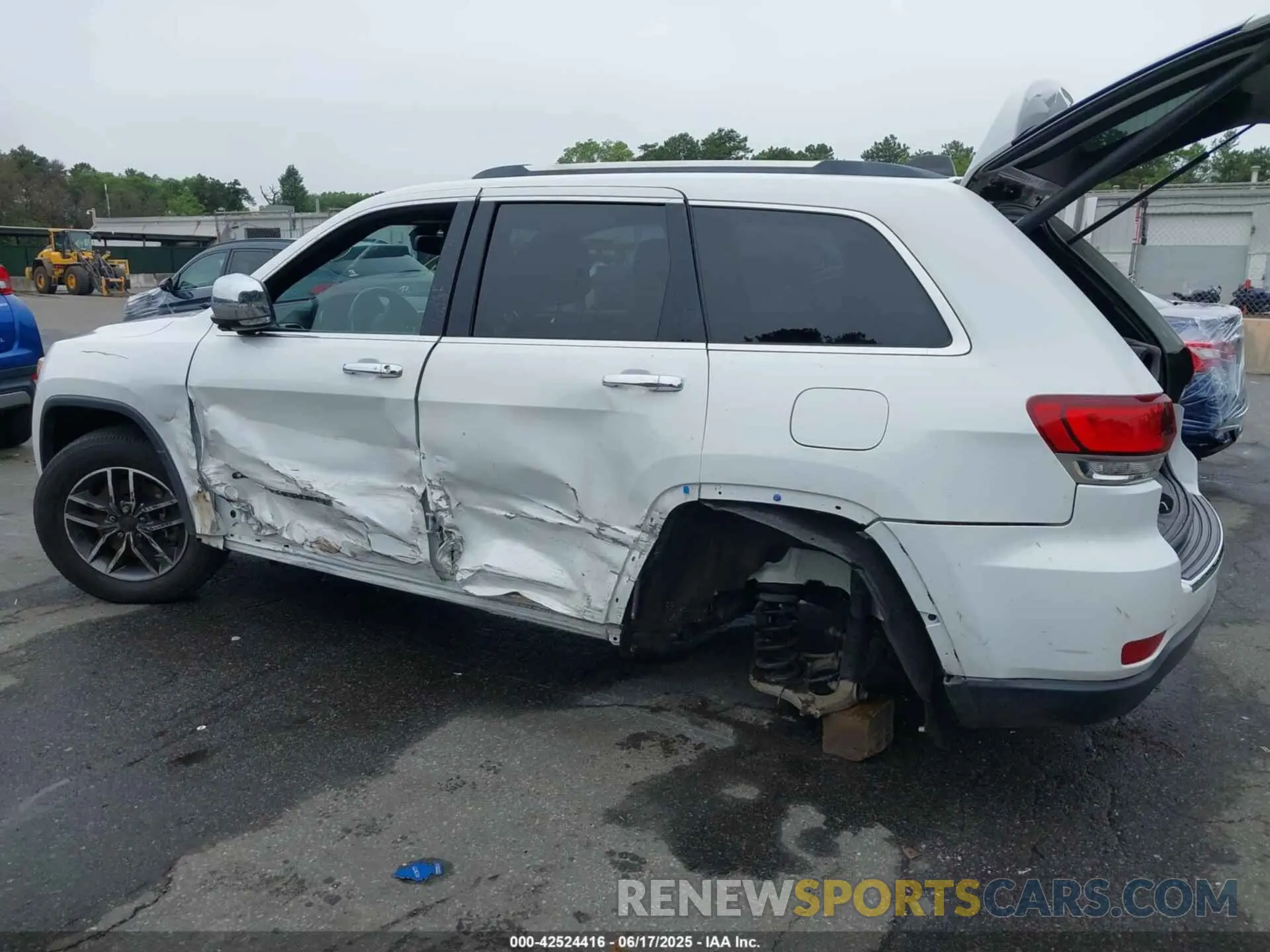 3 Photograph of a damaged car 1C4RJFBG4MC754895 JEEP GRAND CHEROKEE 2021