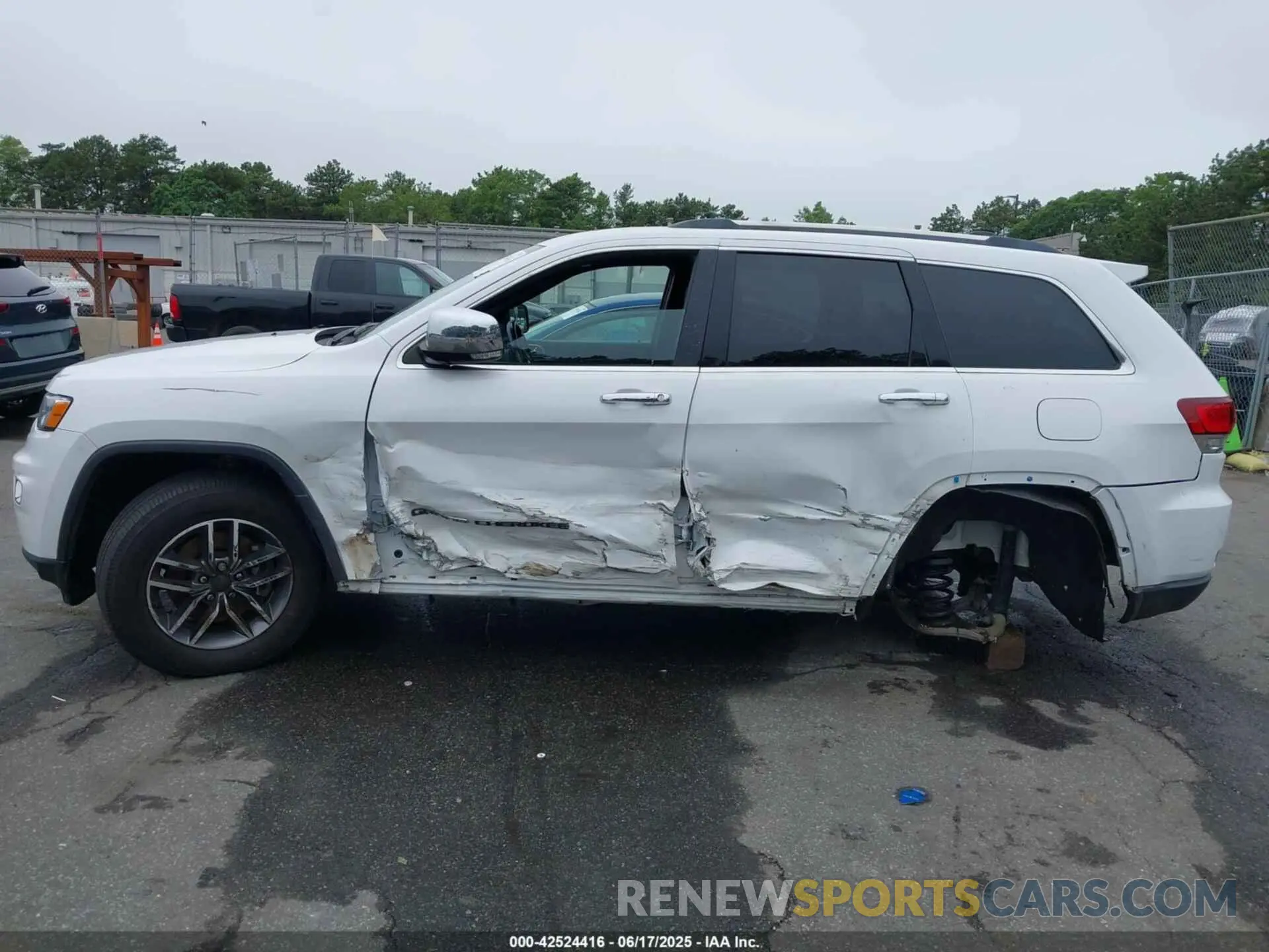 6 Photograph of a damaged car 1C4RJFBG4MC754895 JEEP GRAND CHEROKEE 2021