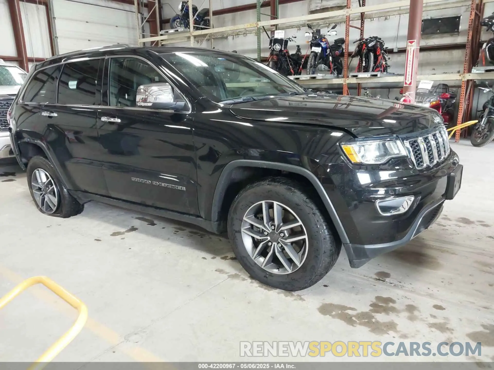 1 Photograph of a damaged car 1C4RJFBG4MC808700 JEEP GRAND CHEROKEE 2021