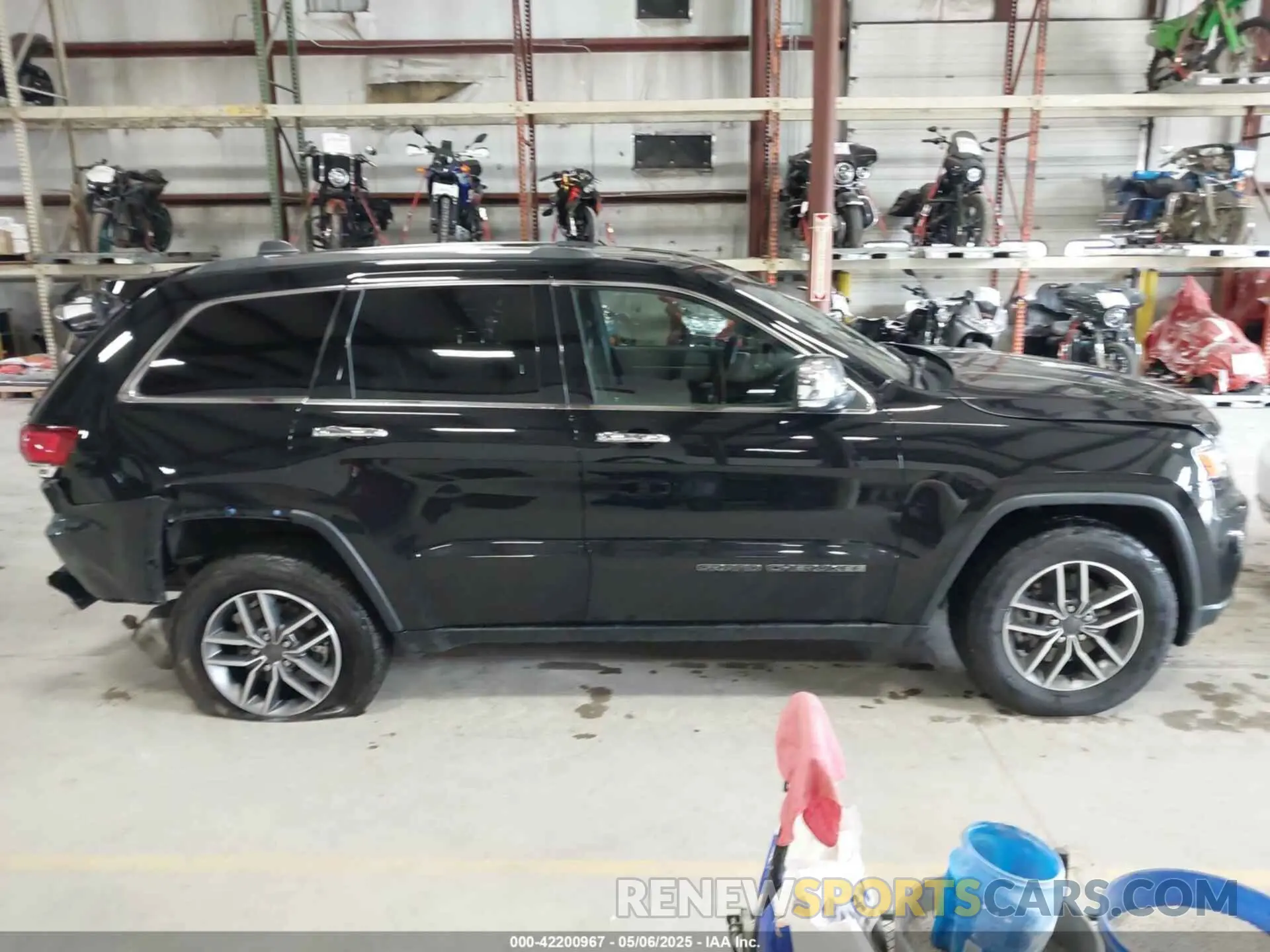 13 Photograph of a damaged car 1C4RJFBG4MC808700 JEEP GRAND CHEROKEE 2021