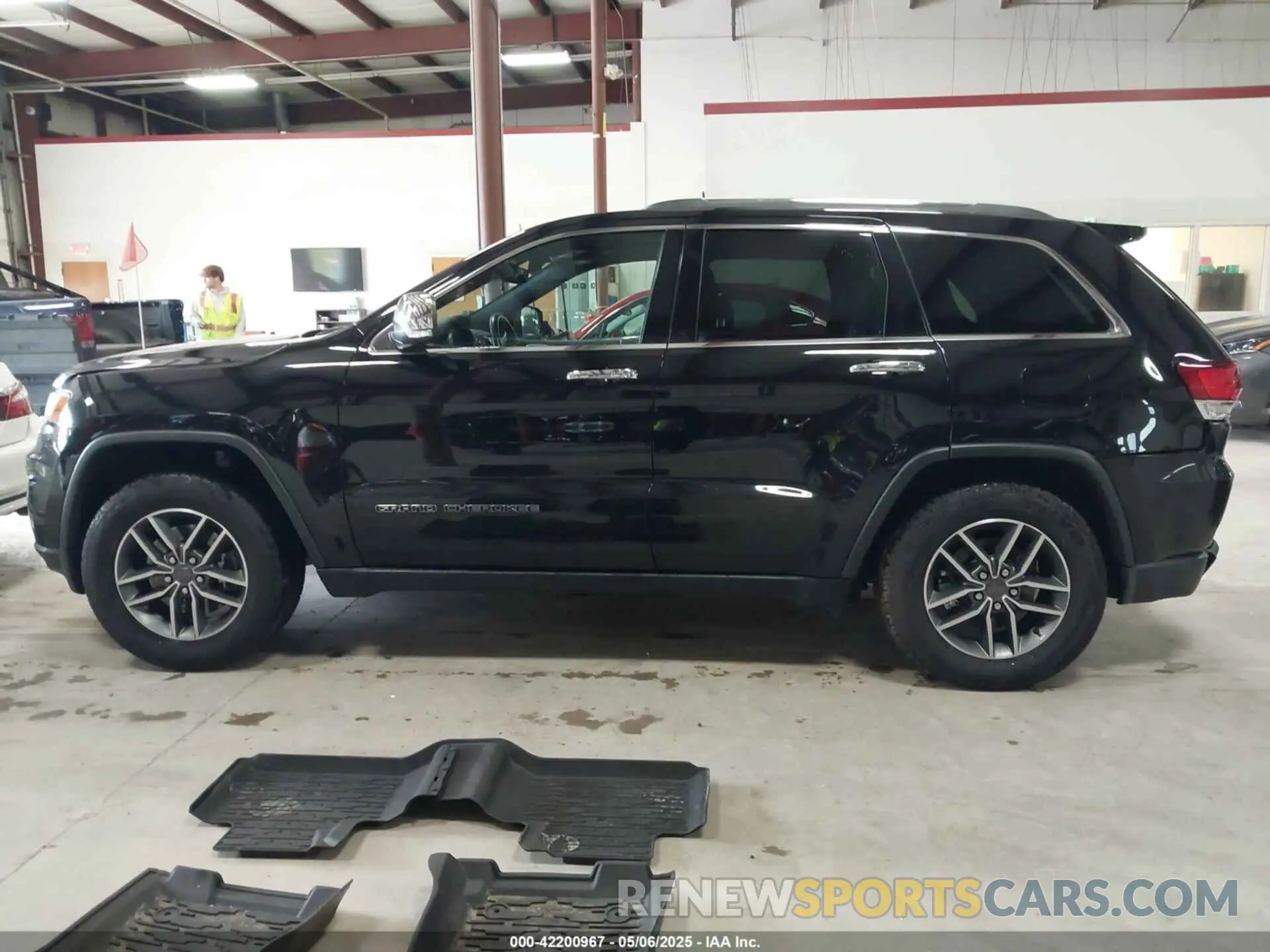 14 Photograph of a damaged car 1C4RJFBG4MC808700 JEEP GRAND CHEROKEE 2021
