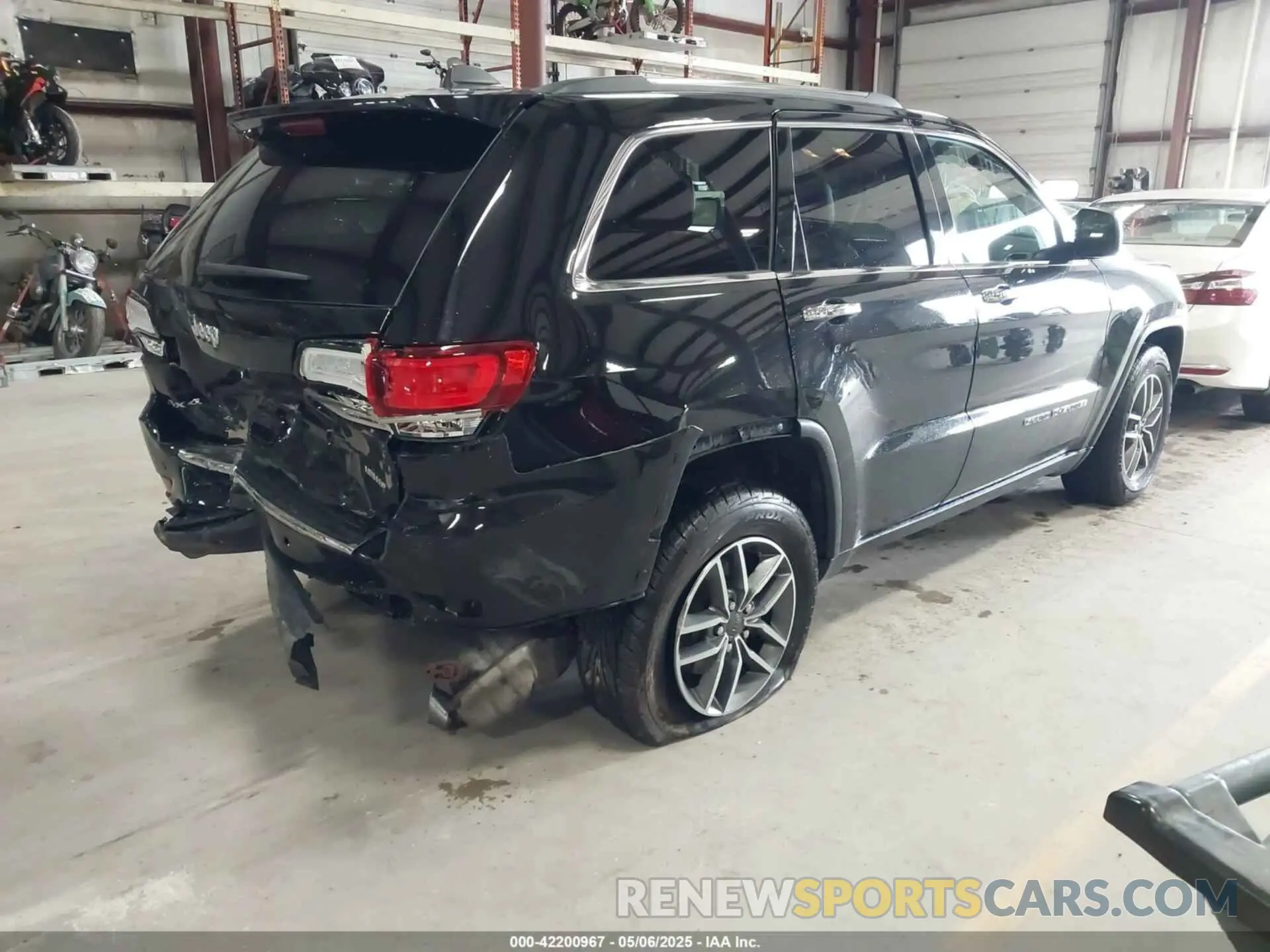 4 Photograph of a damaged car 1C4RJFBG4MC808700 JEEP GRAND CHEROKEE 2021