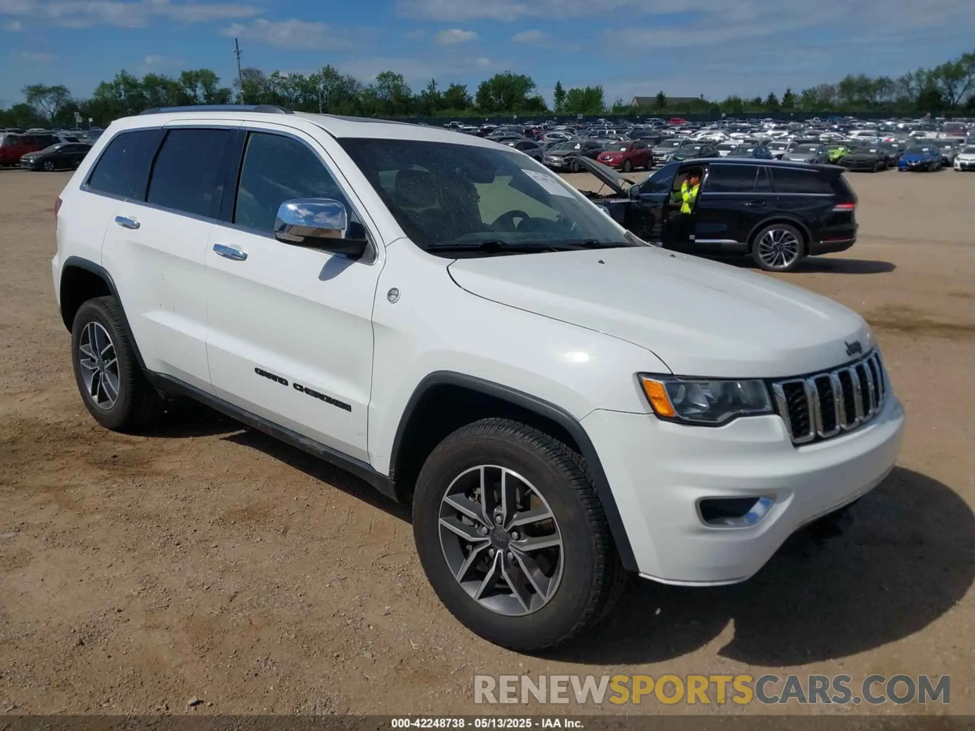 1 Photograph of a damaged car 1C4RJFBG5MC674182 JEEP GRAND CHEROKEE 2021