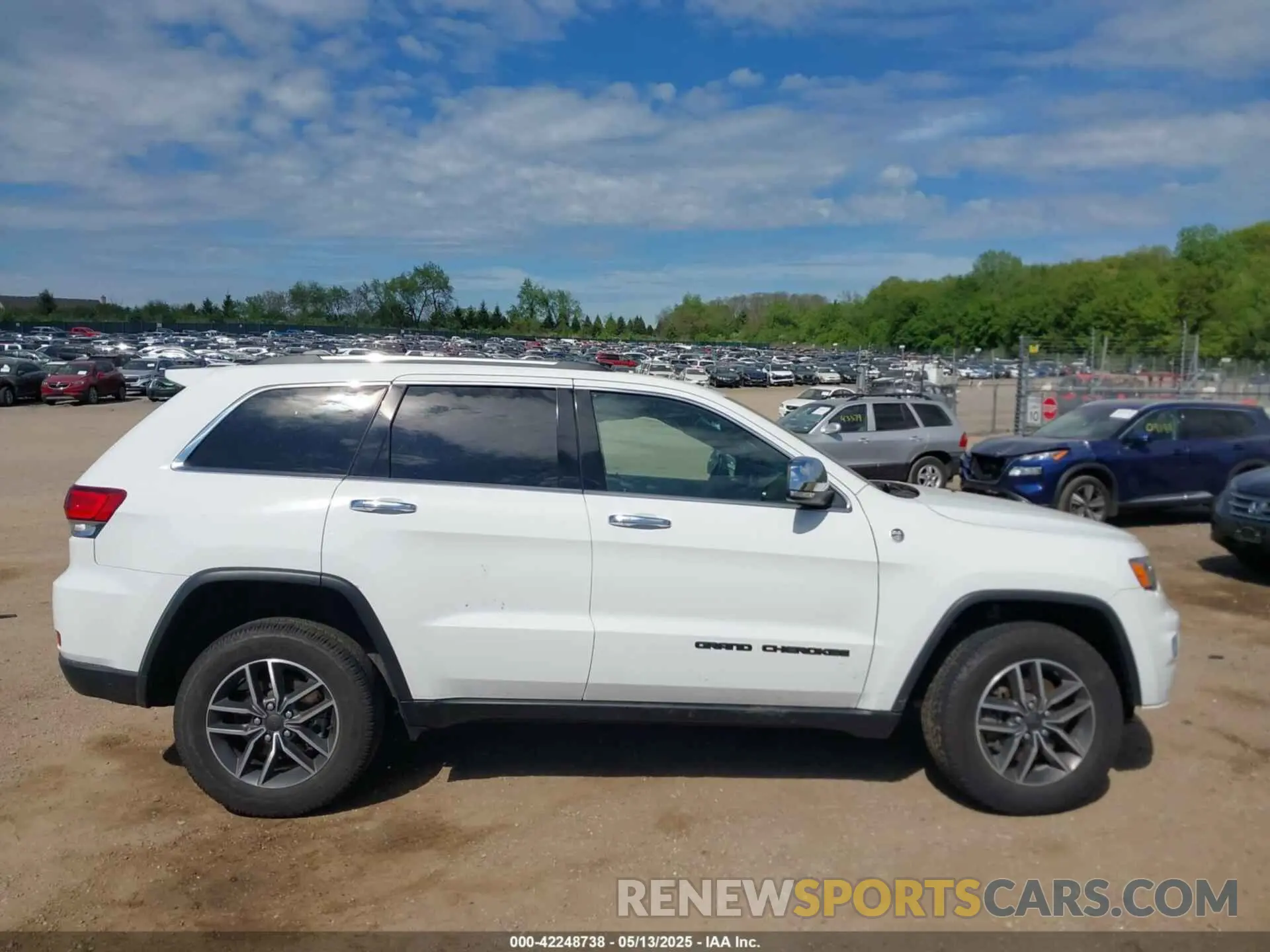 14 Photograph of a damaged car 1C4RJFBG5MC674182 JEEP GRAND CHEROKEE 2021