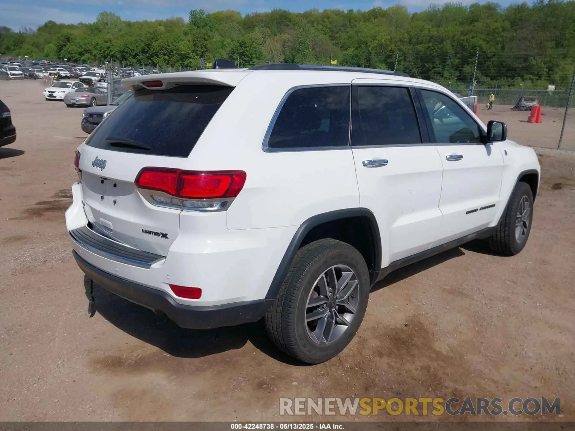 4 Photograph of a damaged car 1C4RJFBG5MC674182 JEEP GRAND CHEROKEE 2021