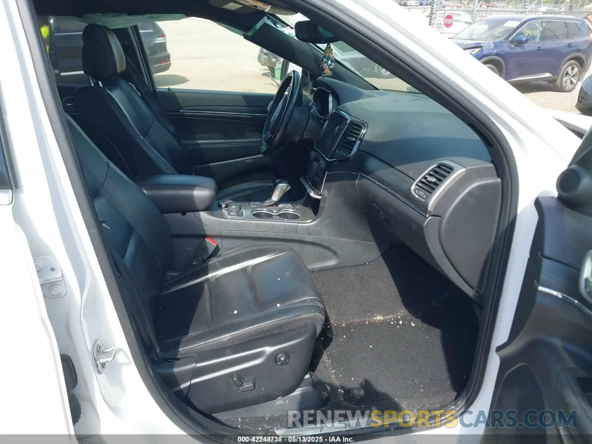 5 Photograph of a damaged car 1C4RJFBG5MC674182 JEEP GRAND CHEROKEE 2021