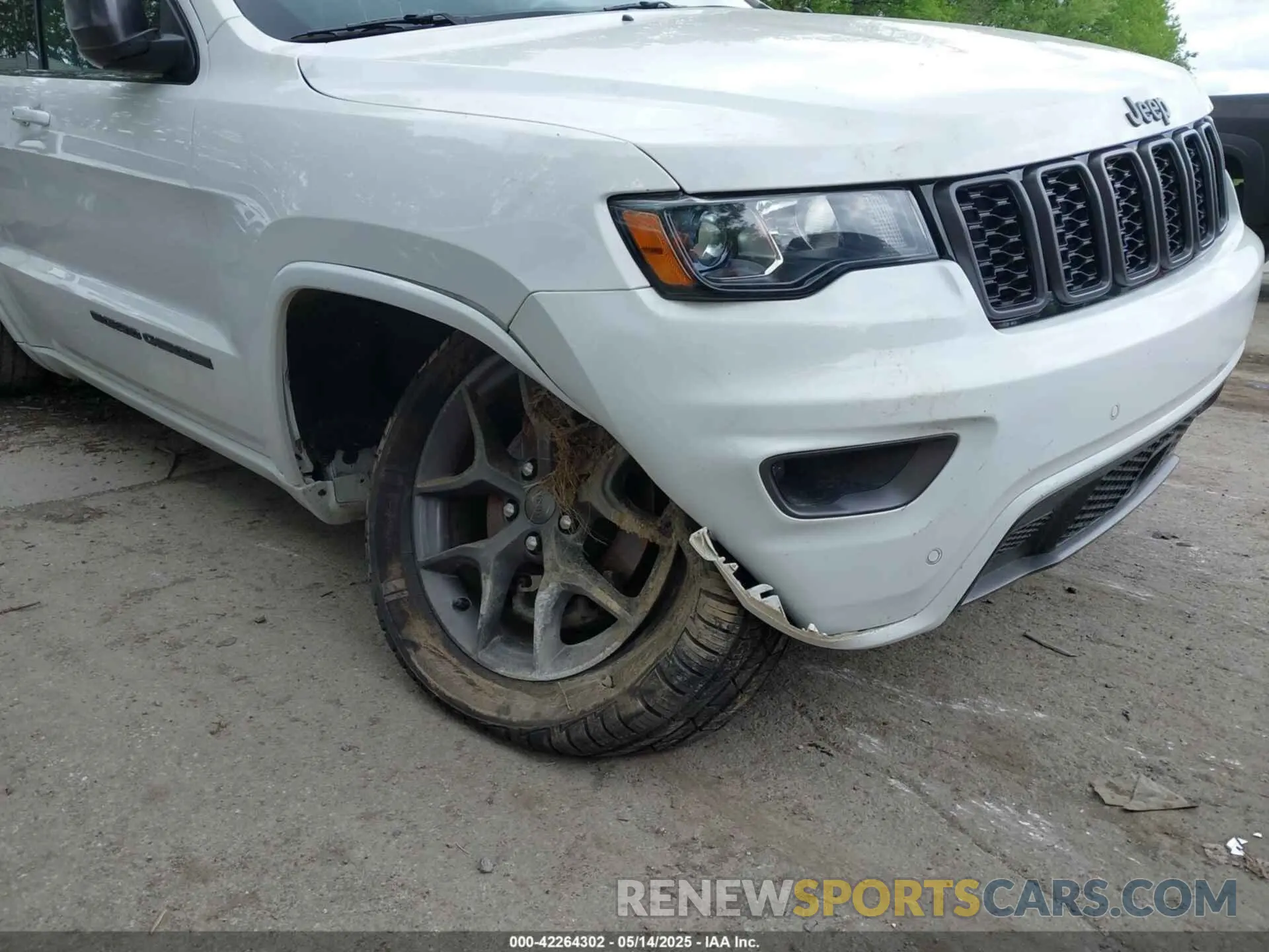 12 Photograph of a damaged car 1C4RJFBG5MC729312 JEEP GRAND CHEROKEE 2021