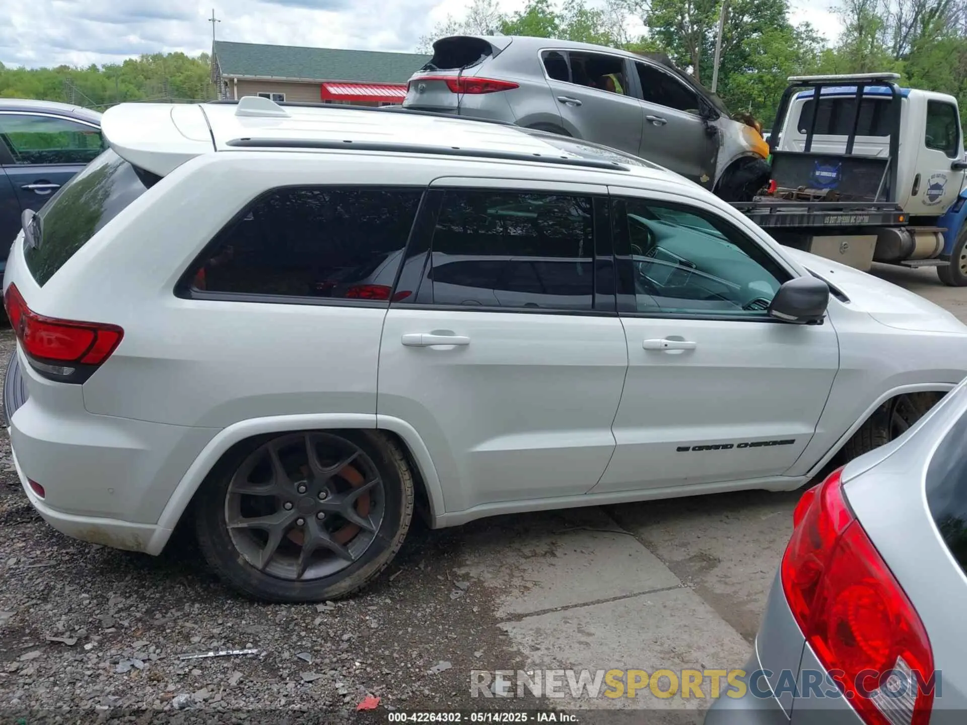14 Photograph of a damaged car 1C4RJFBG5MC729312 JEEP GRAND CHEROKEE 2021