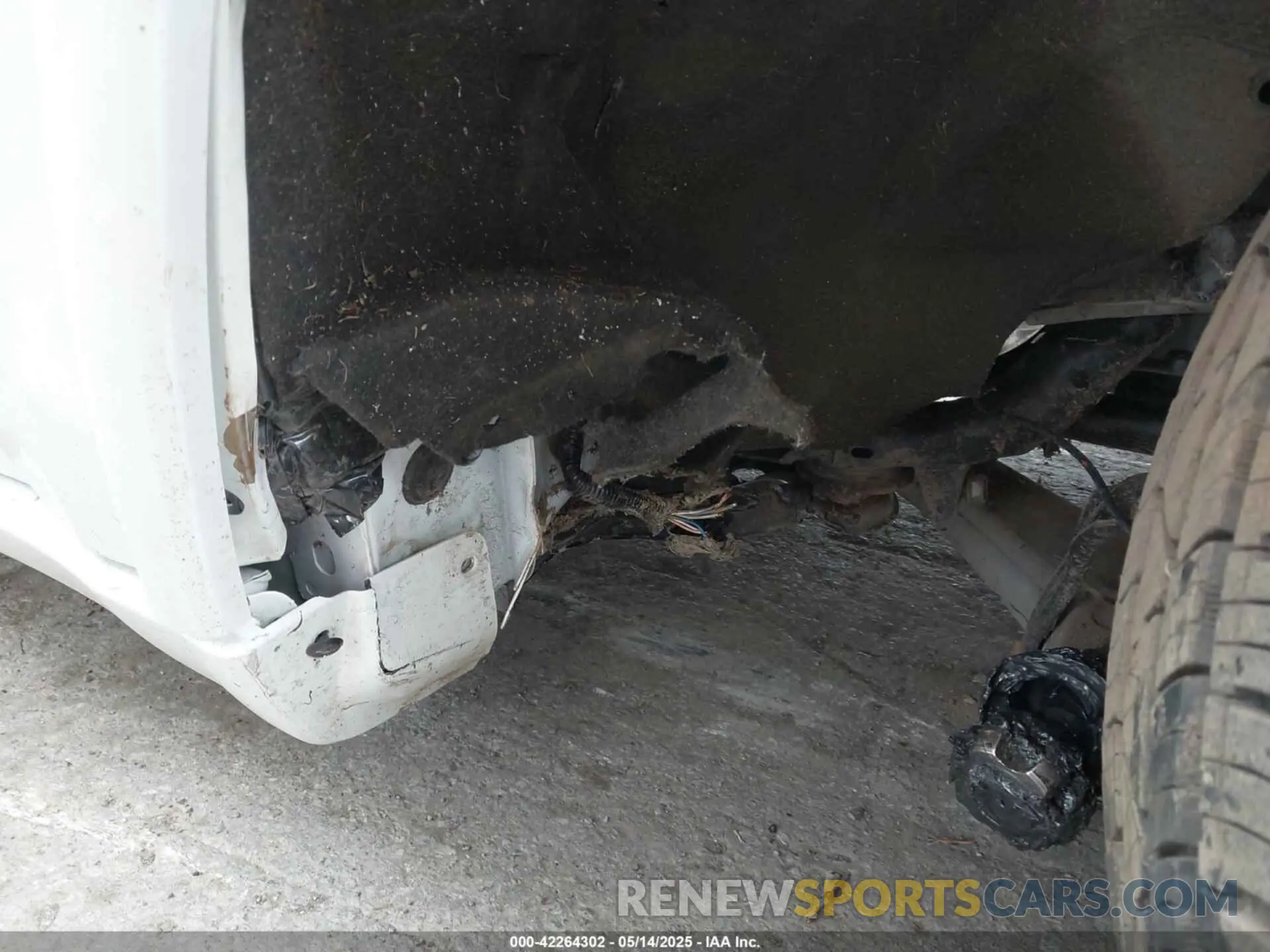 18 Photograph of a damaged car 1C4RJFBG5MC729312 JEEP GRAND CHEROKEE 2021