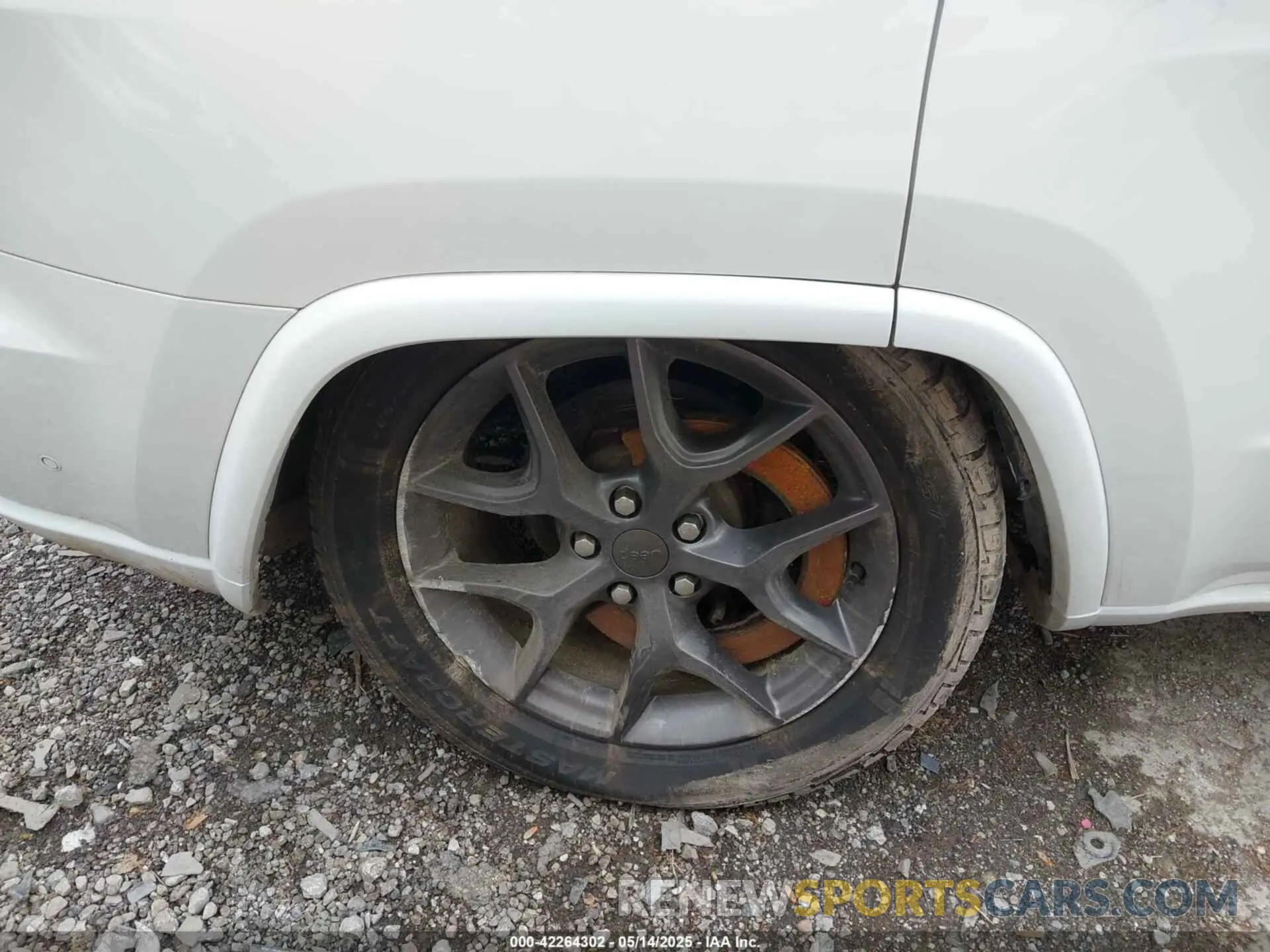 19 Photograph of a damaged car 1C4RJFBG5MC729312 JEEP GRAND CHEROKEE 2021