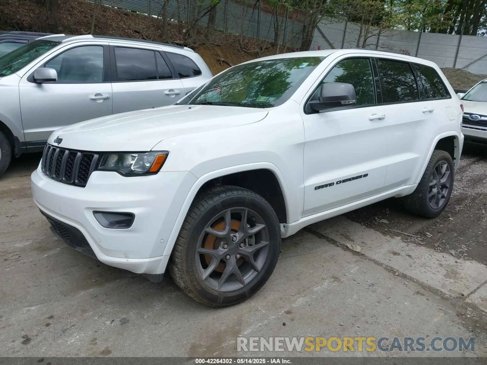 2 Photograph of a damaged car 1C4RJFBG5MC729312 JEEP GRAND CHEROKEE 2021