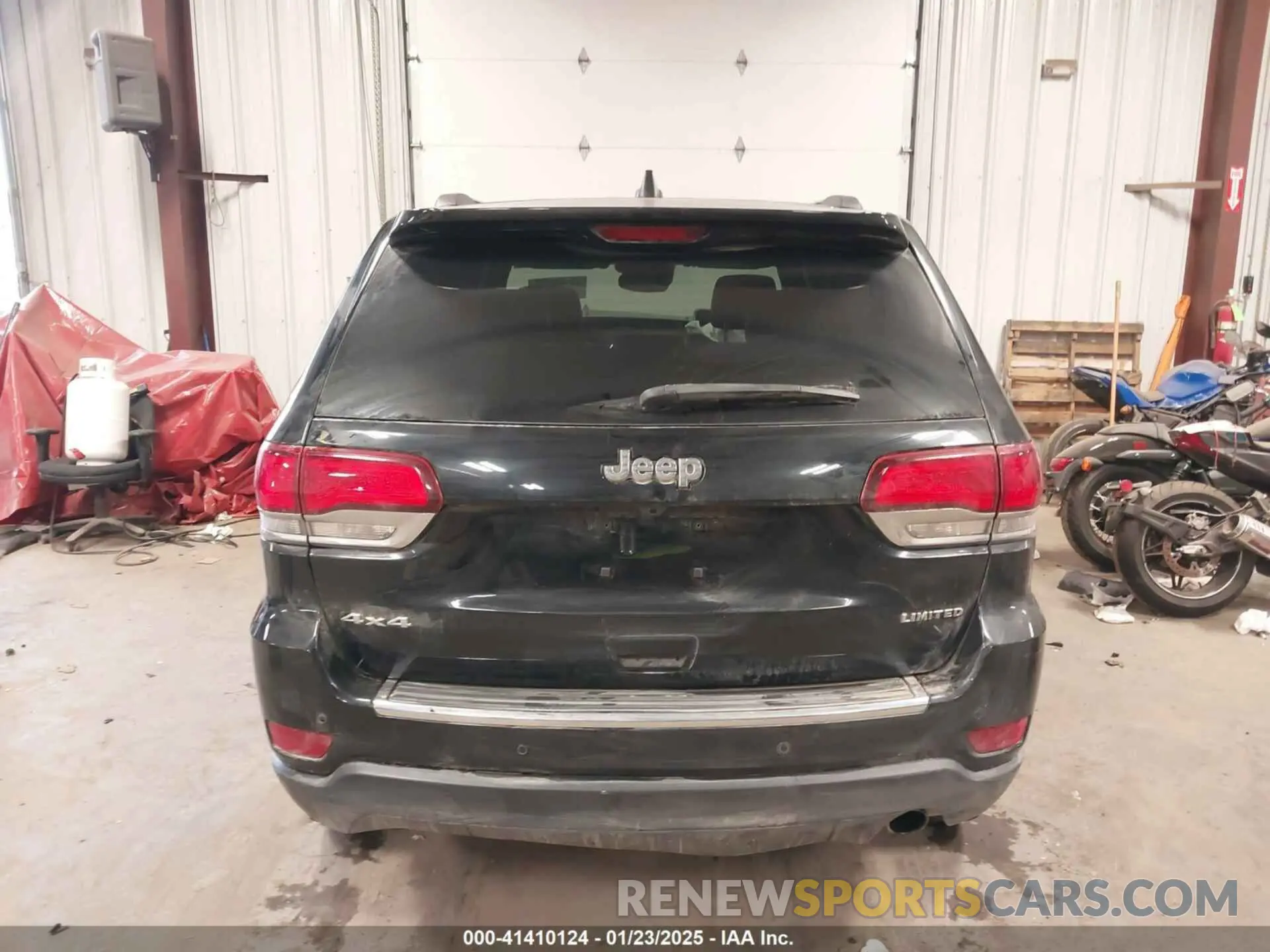 17 Photograph of a damaged car 1C4RJFBG5MC732694 JEEP GRAND CHEROKEE 2021