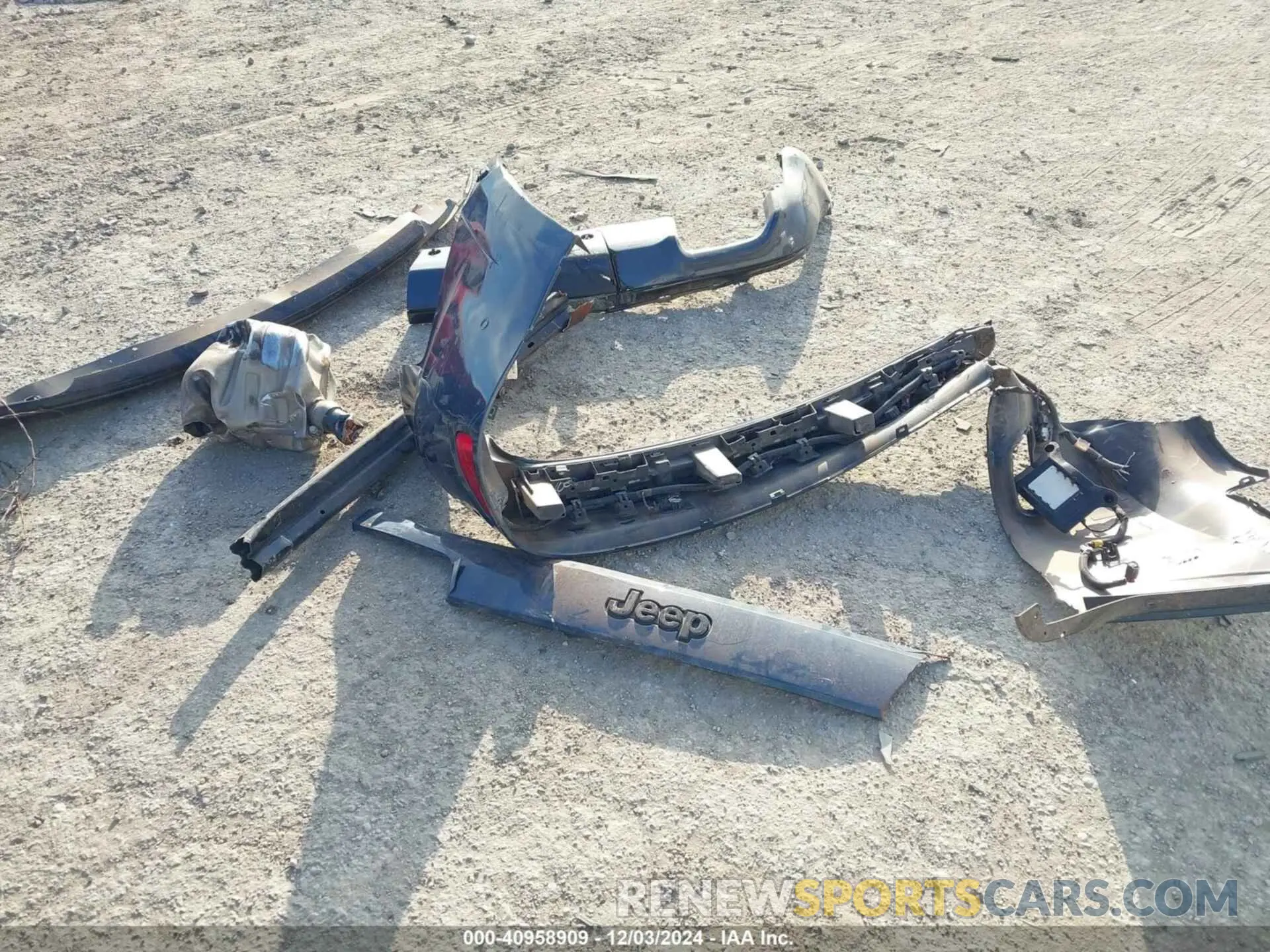 11 Photograph of a damaged car 1C4RJFBG5MC827059 JEEP GRAND CHEROKEE 2021